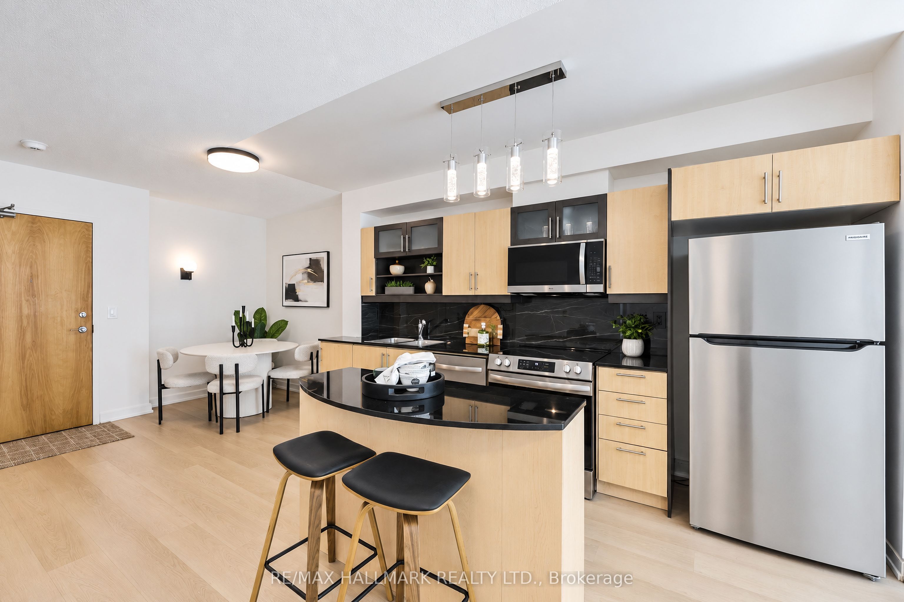 350 Wellington Street W M5 Property Photo 12