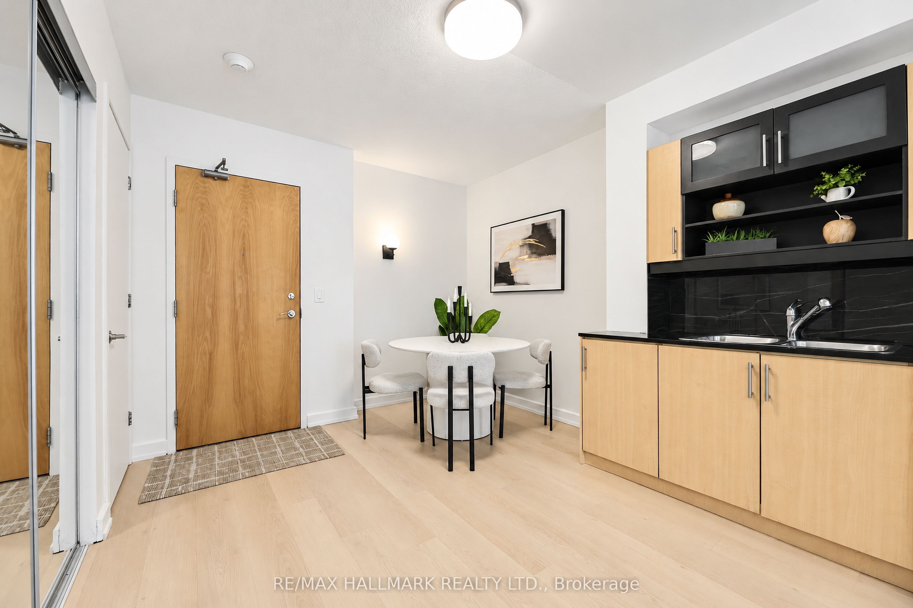 350 Wellington Street W M5 Property Photo 15