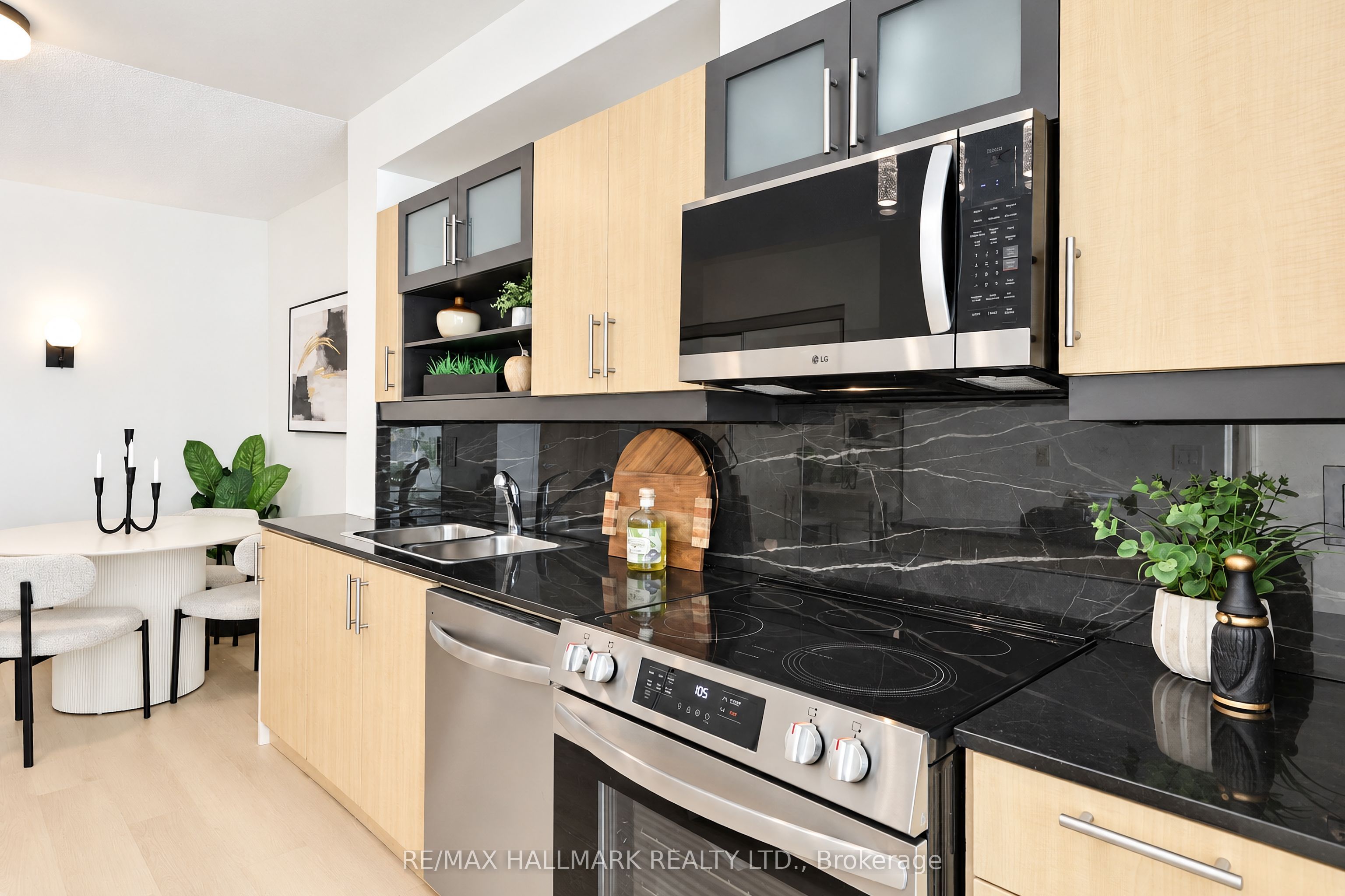 350 Wellington Street W M5 Property Photo 19