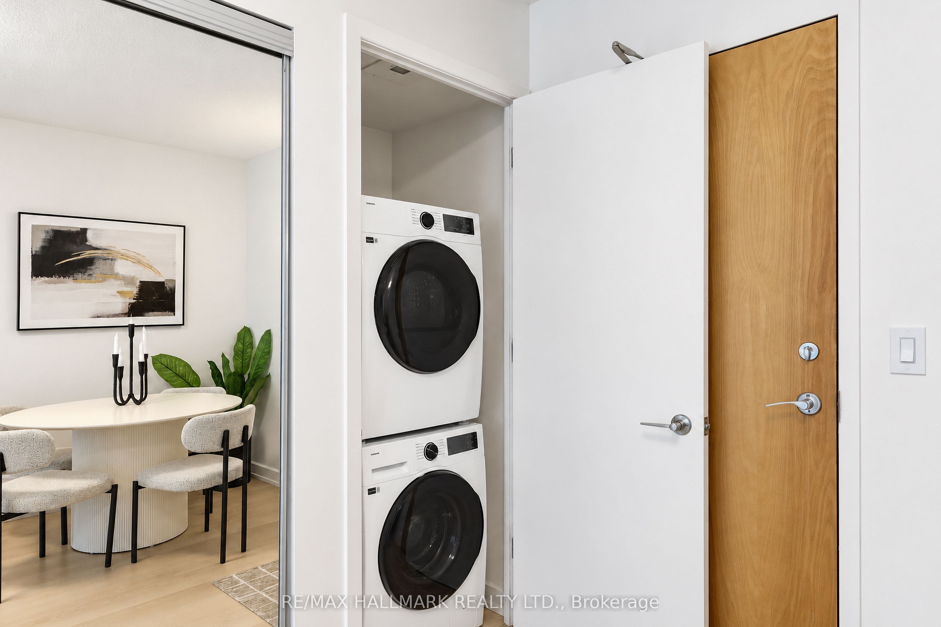 350 Wellington Street W M5 Property Photo 28
