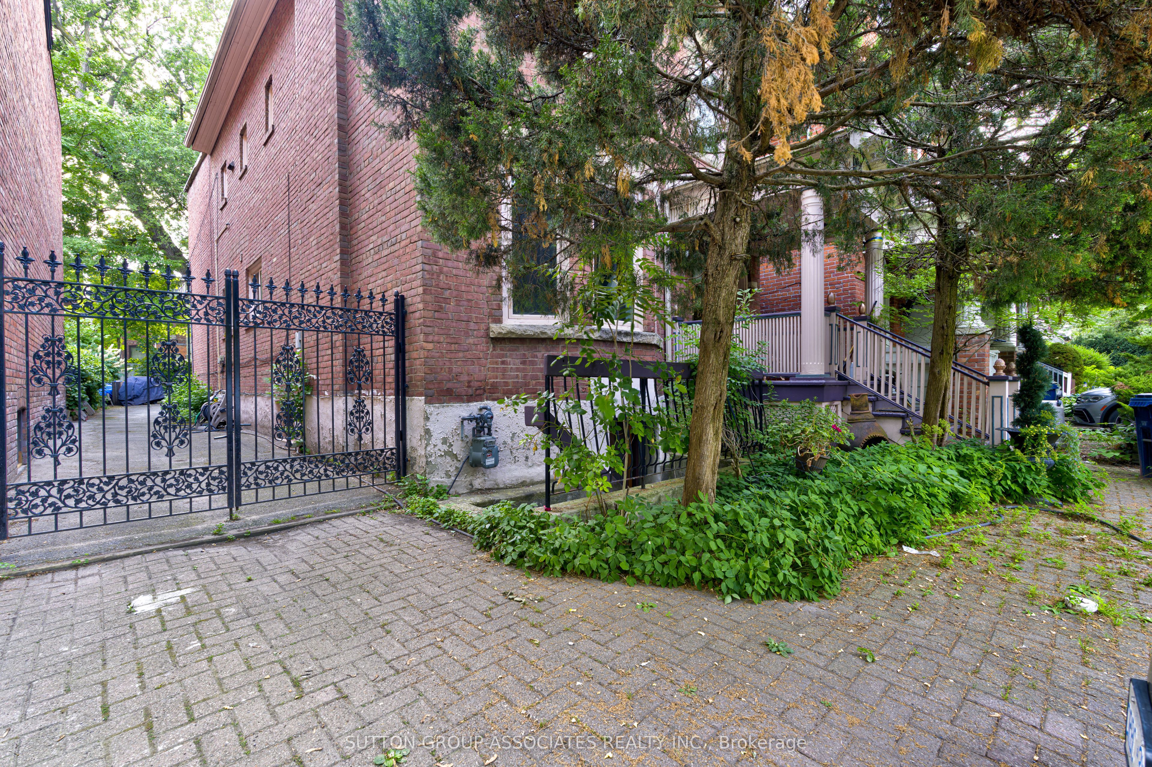 192 Albany Avenue Basement Property Photo 1