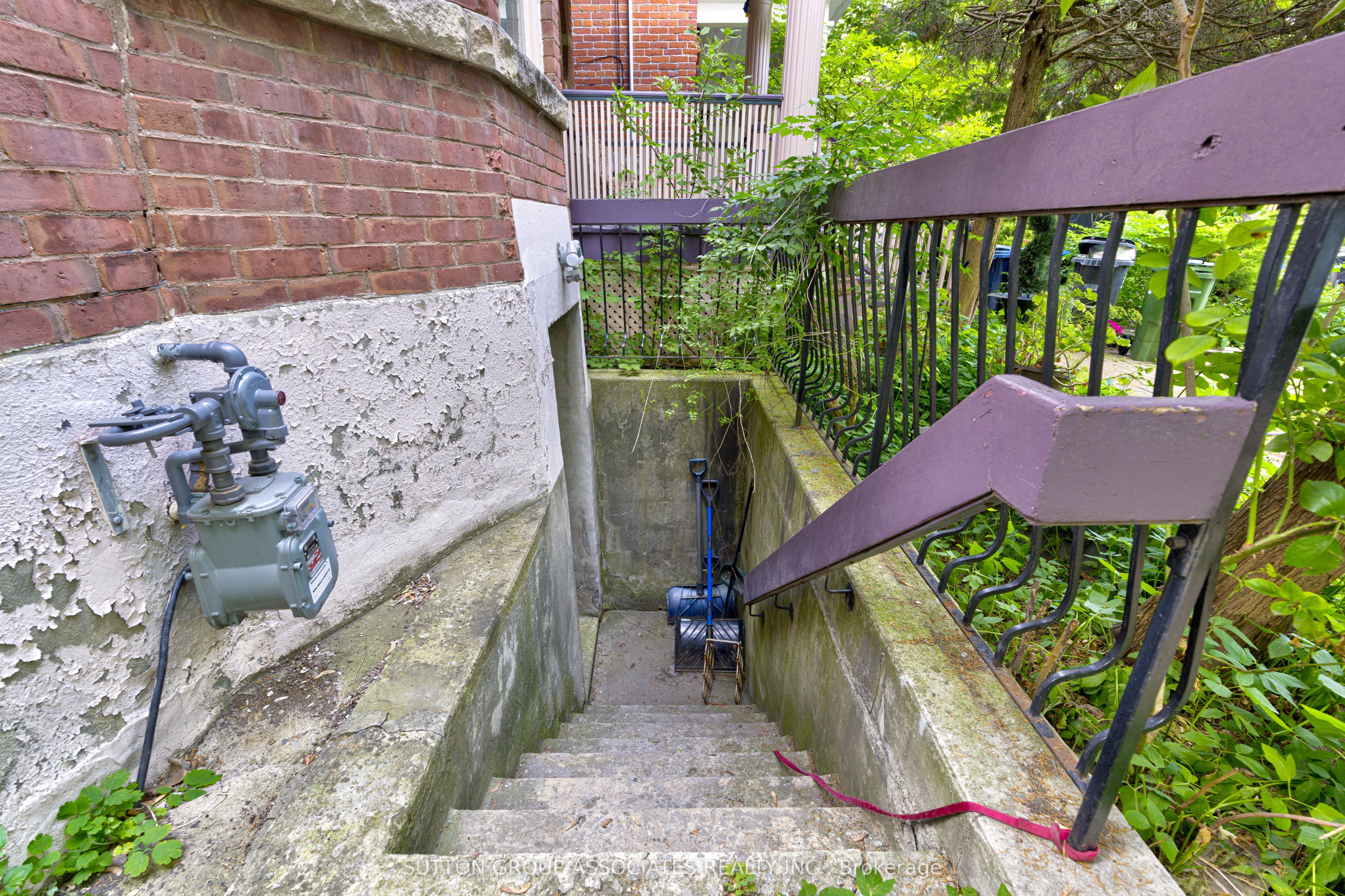 192 Albany Avenue Basement Property Photo 2