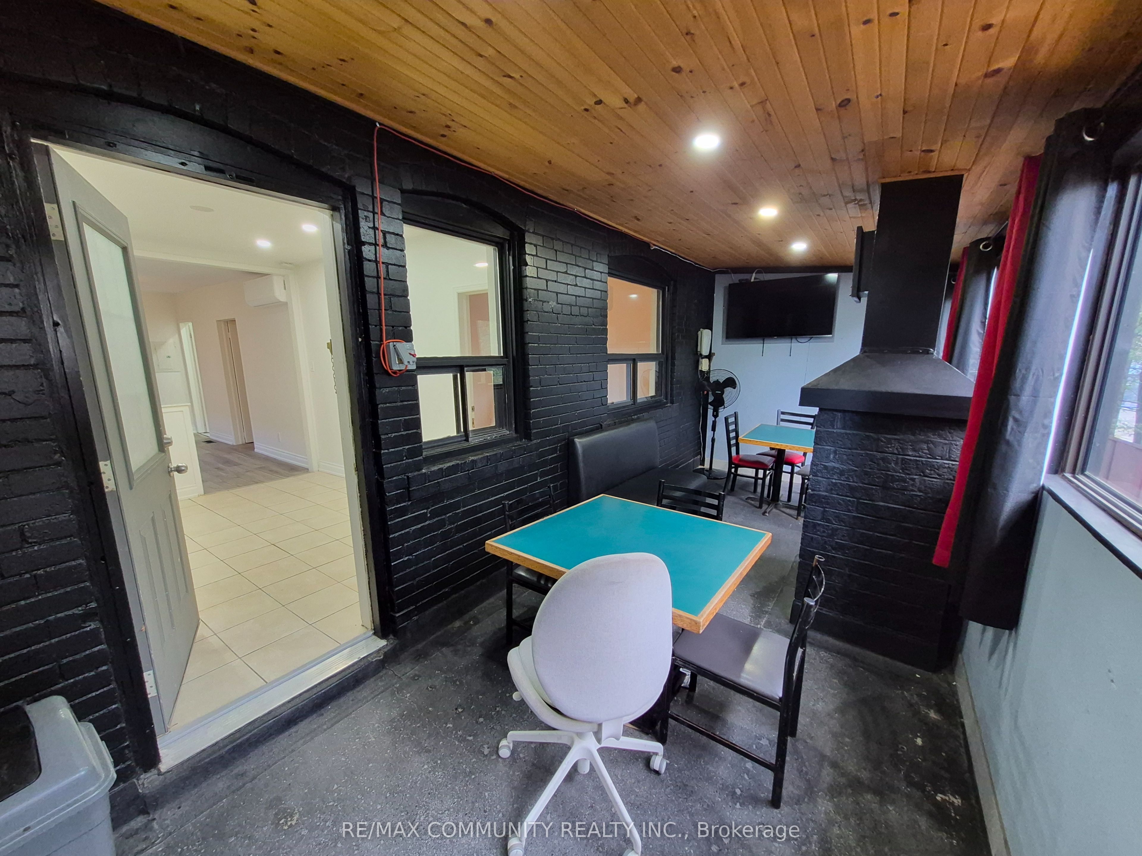 636 Vaughan Road Property Photo 14