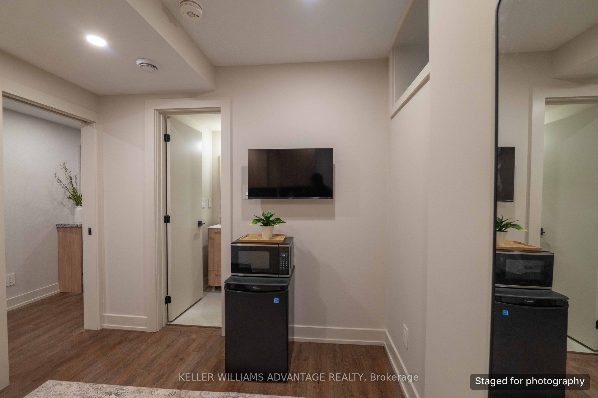 23 Ross Street B Property Photo 6