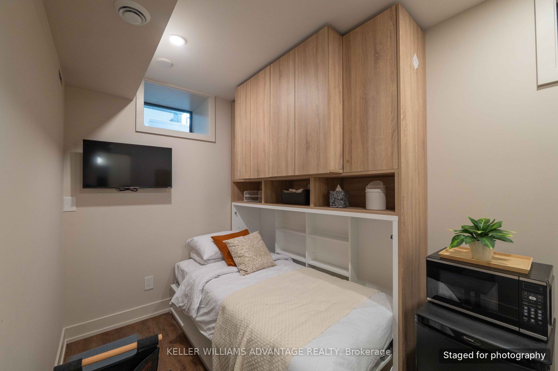 23 Ross Street B Property Photo 7