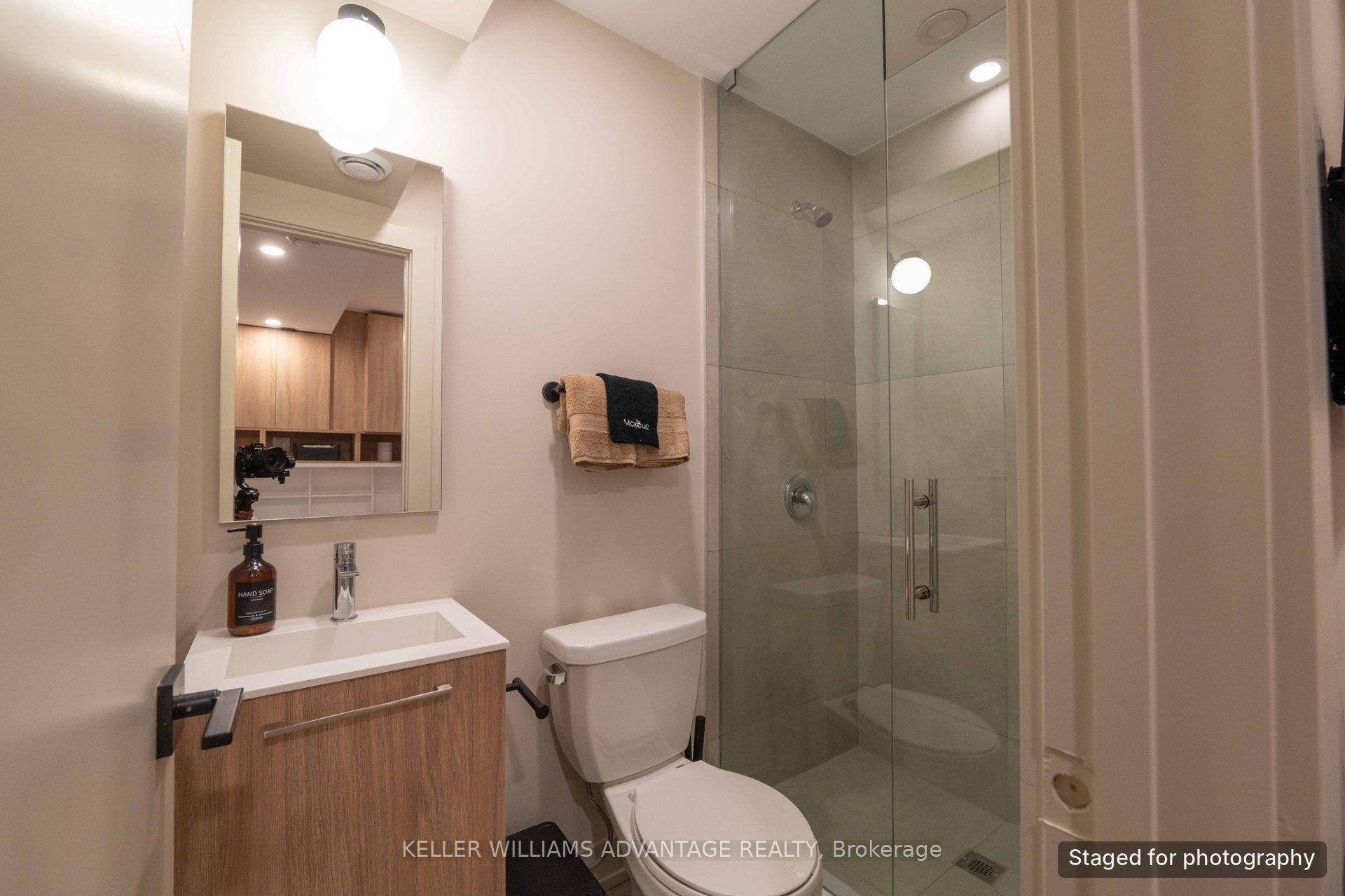 23 Ross Street B Property Photo 11