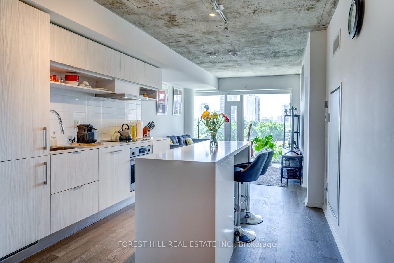 8 Hillsdale Avenue 736 Property Photo 5