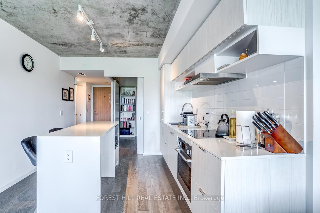 8 Hillsdale Avenue 736 Property Photo 13