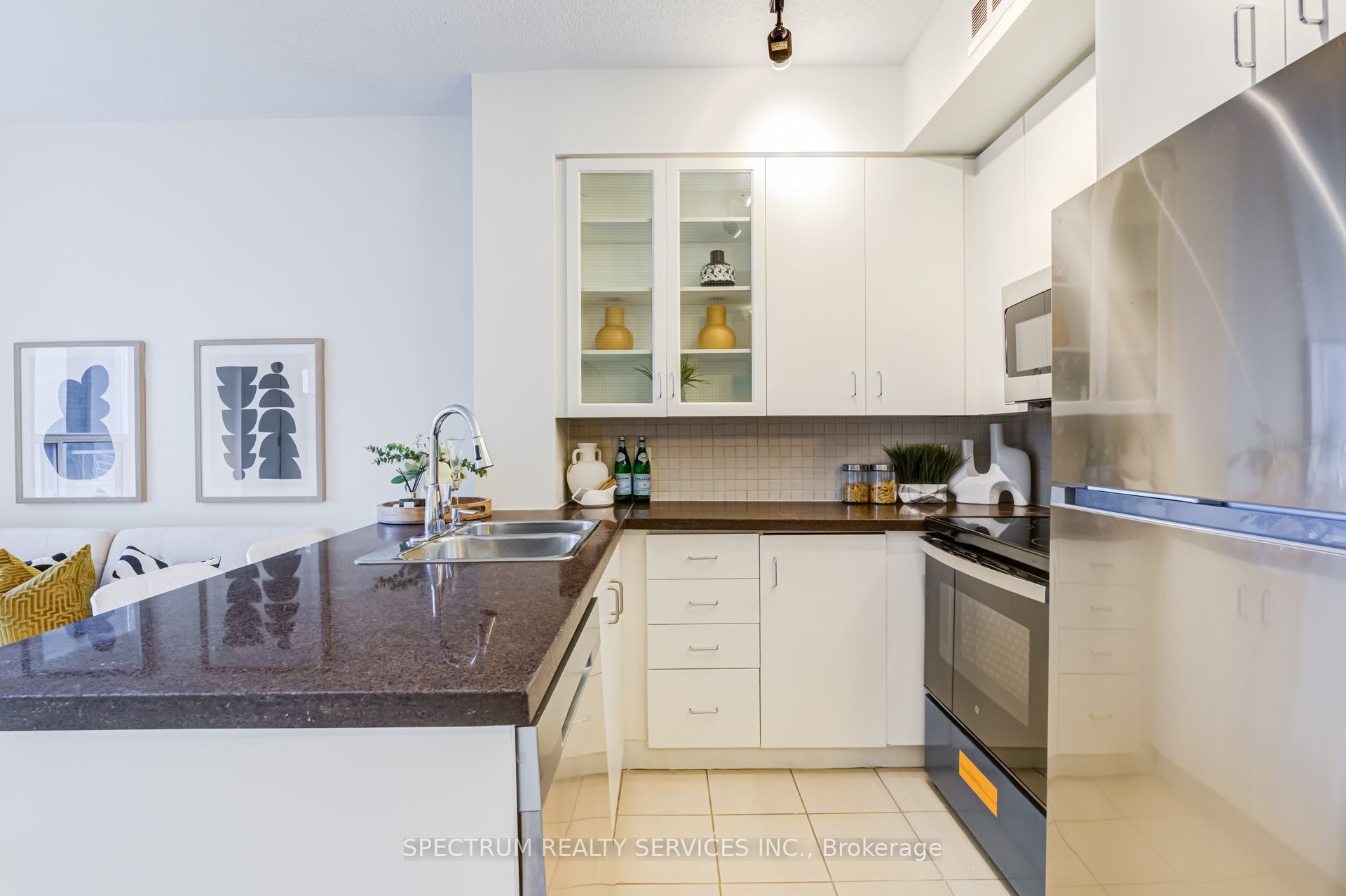 70 Alexander Street 301 Property Photo 5