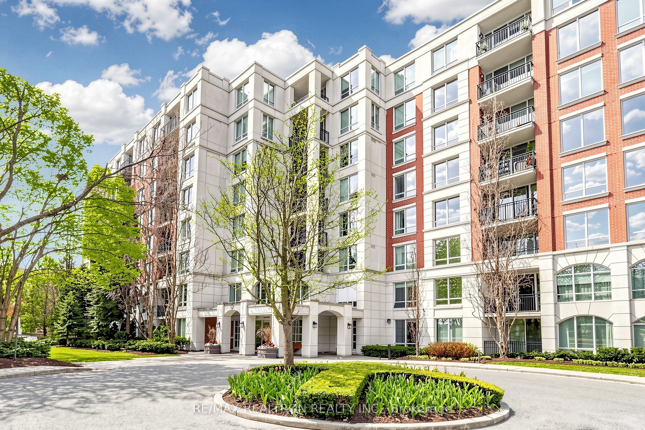 18 William Carson Crescent 211