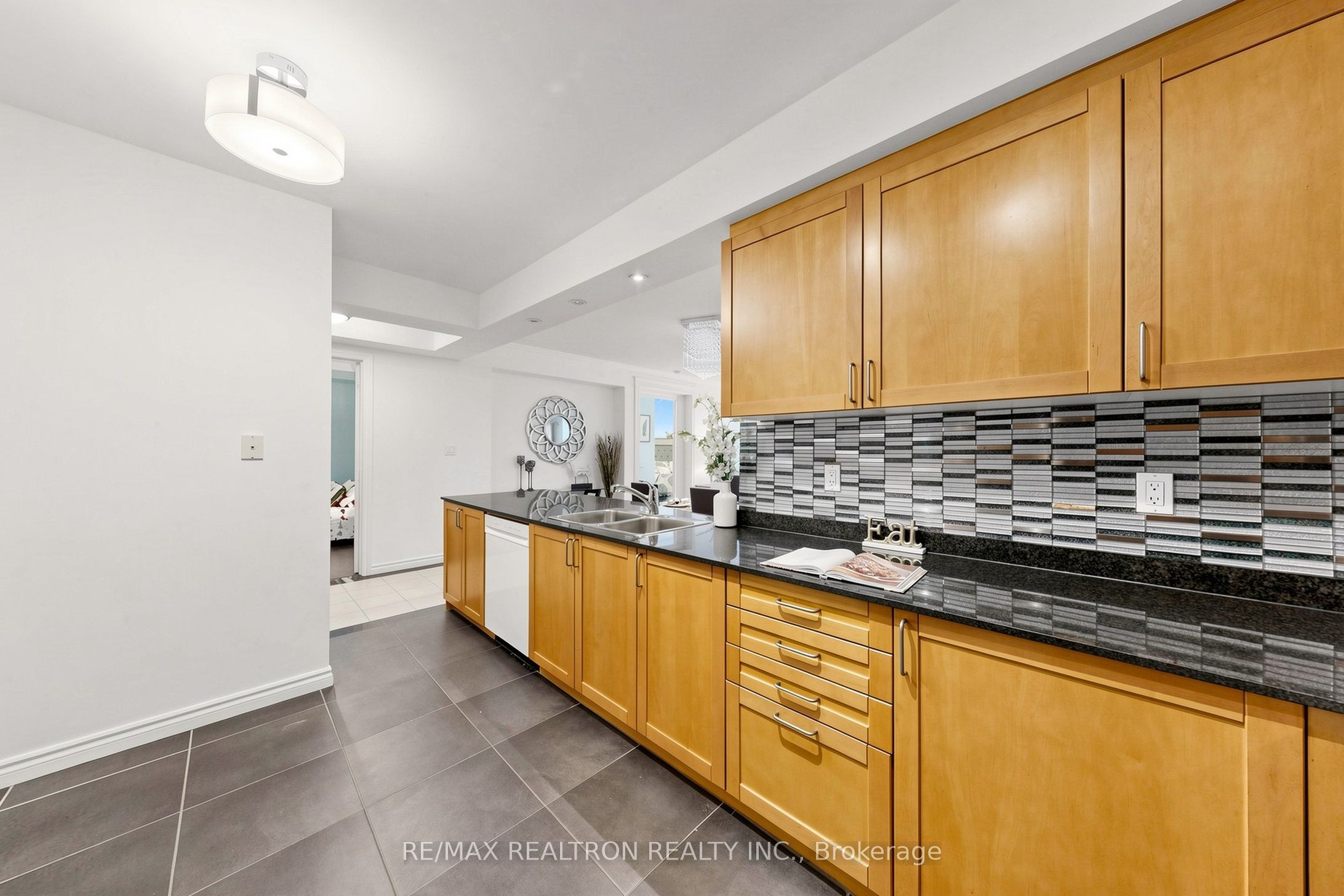 18 William Carson Crescent 211 Property Photo 16
