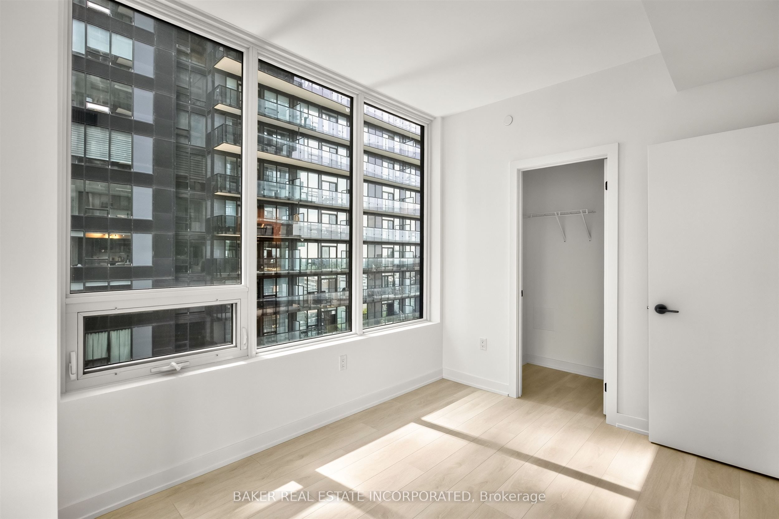 127 Broadway Avenue 1705 Property Photo 5