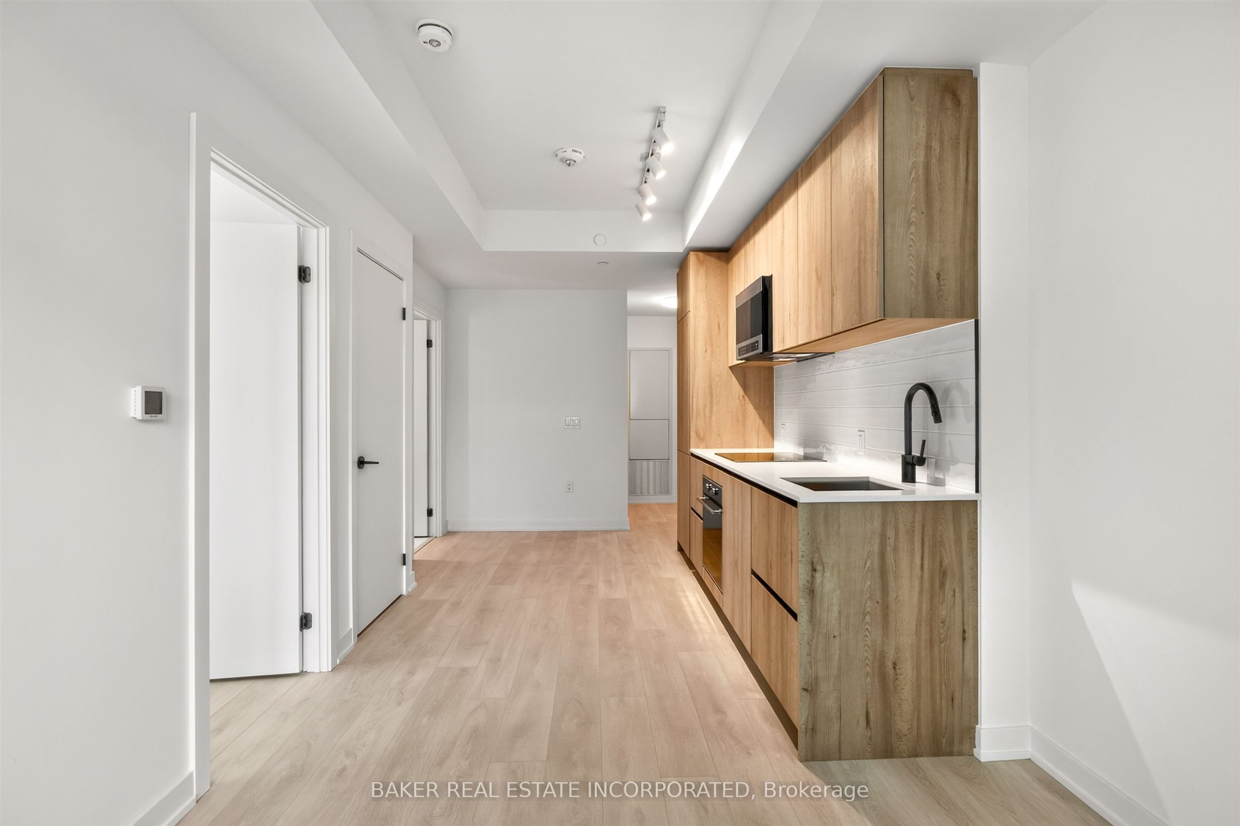 127 Broadway Avenue 1705 Property Photo 8