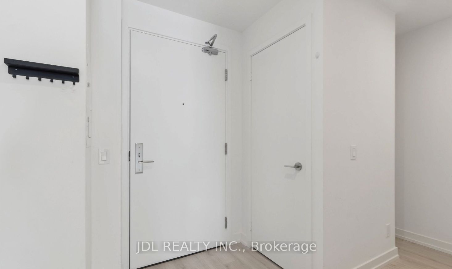 33 Helendale Avenue 2007 Property Photo 6