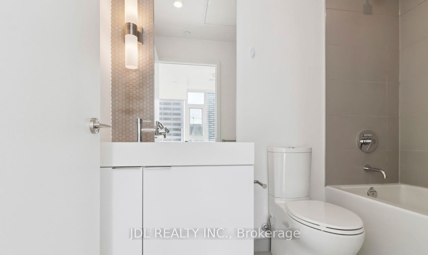 33 Helendale Avenue 2007 Property Photo 12