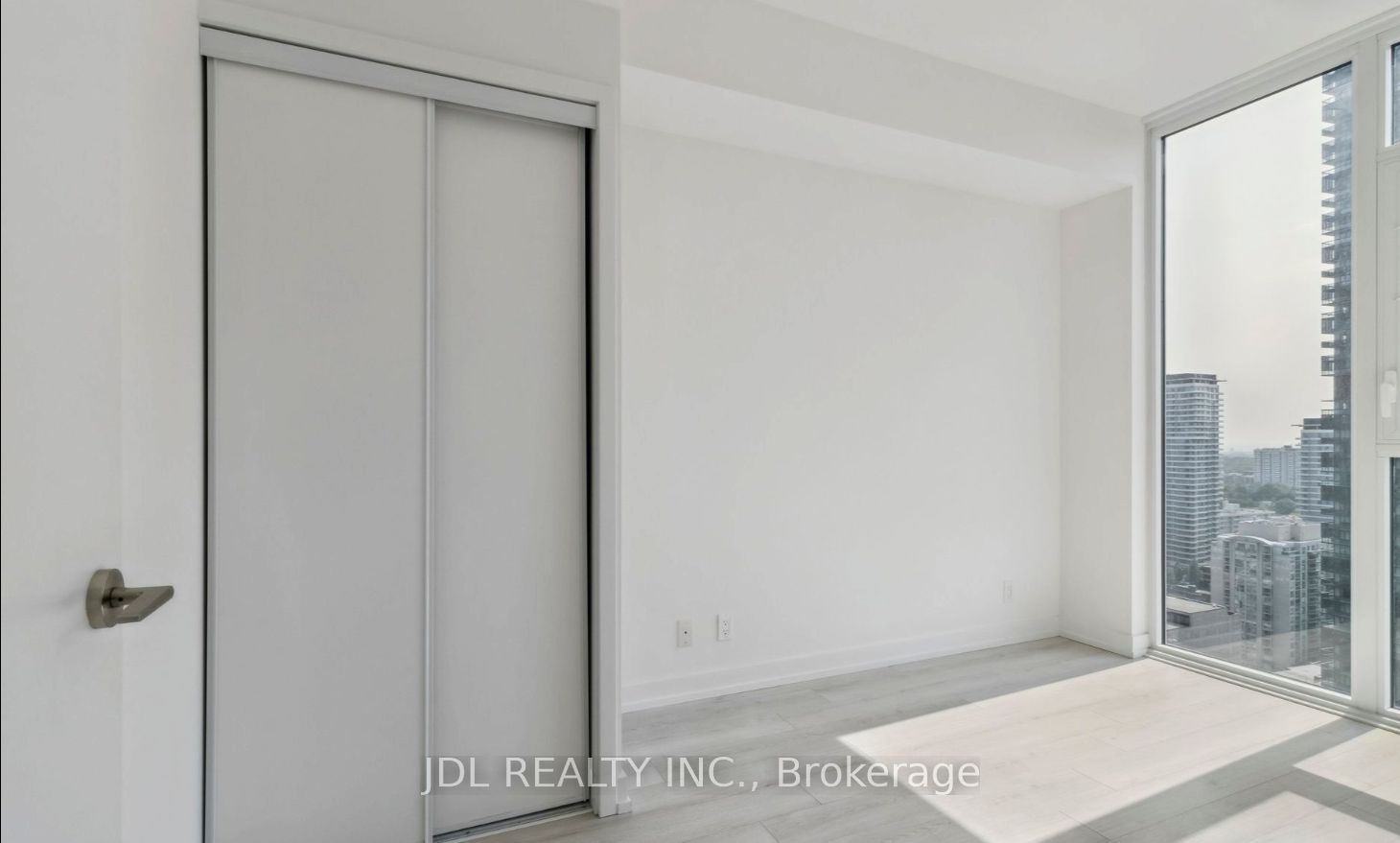 33 Helendale Avenue 2007 Property Photo 14
