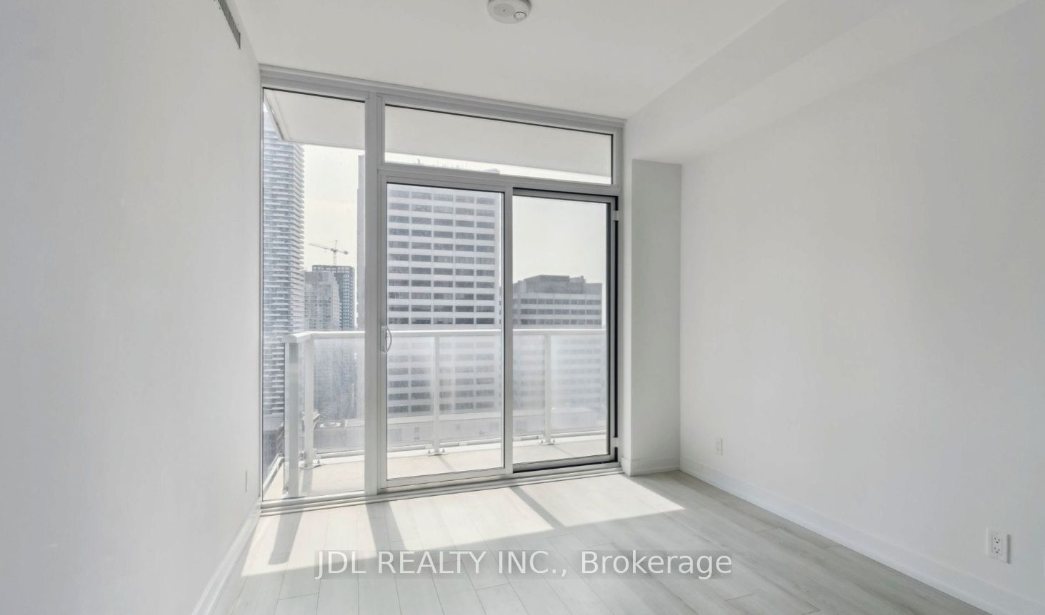 33 Helendale Avenue 2007 Property Photo 16