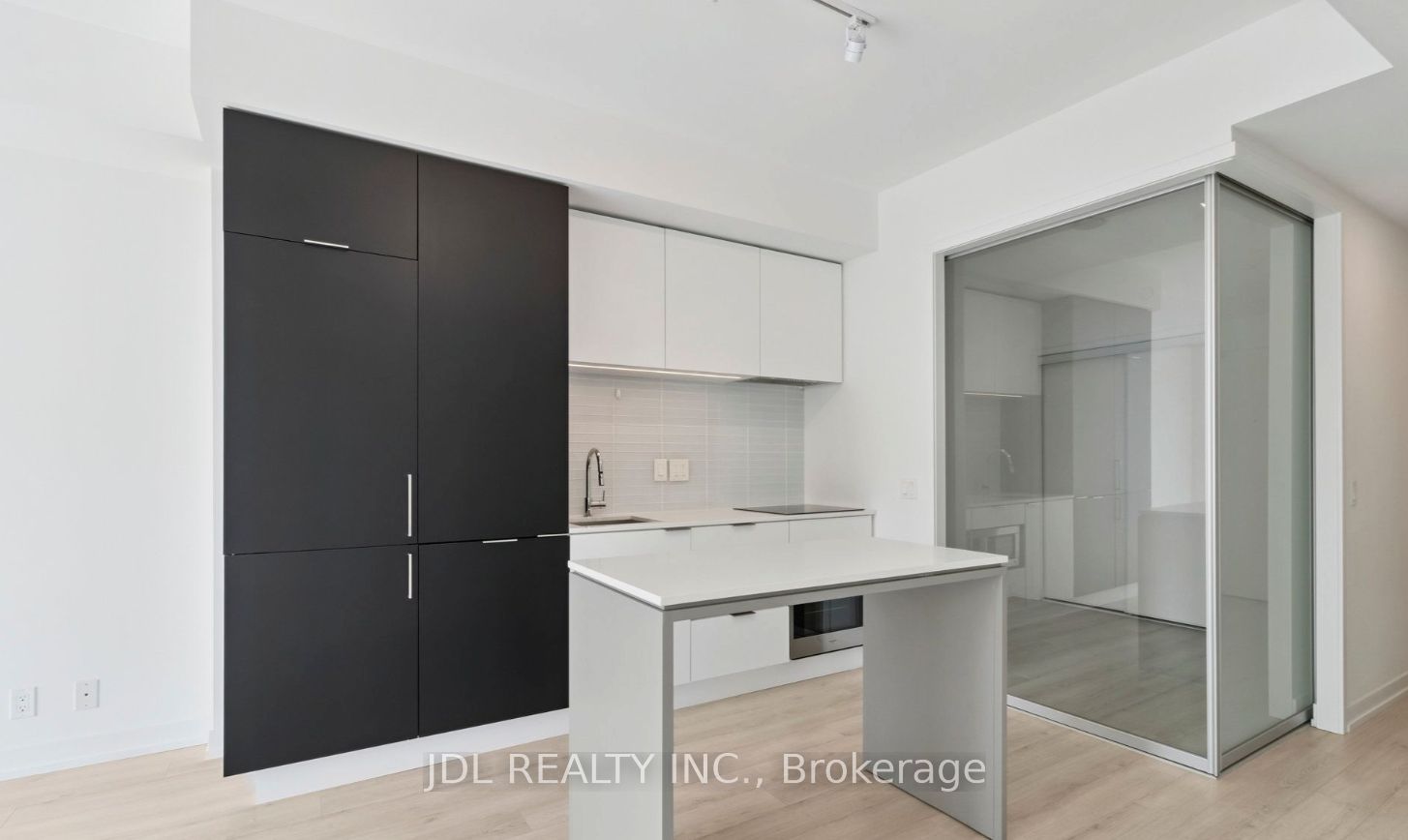 33 Helendale Avenue 2007 Property Photo 18