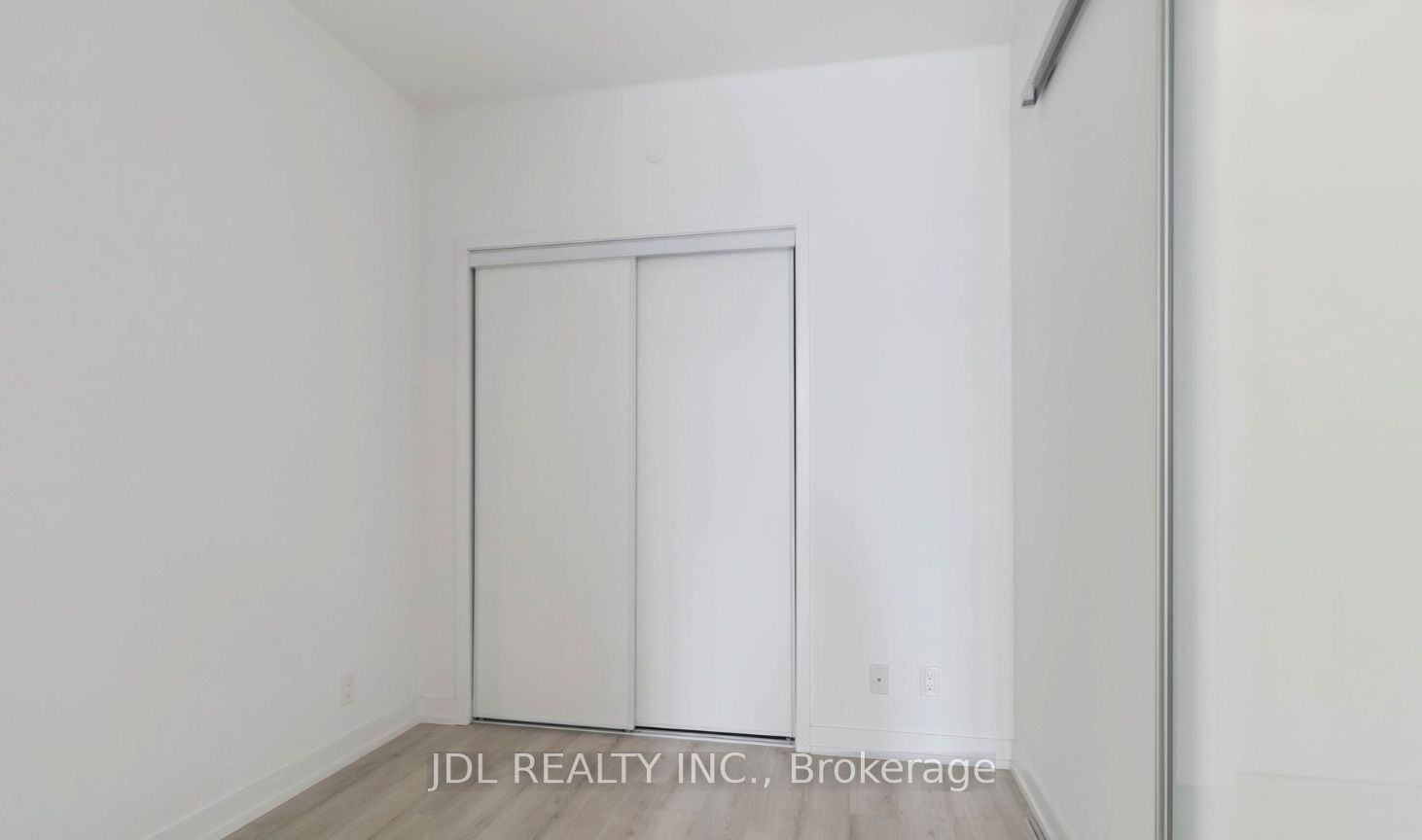 33 Helendale Avenue 2007 Property Photo 21