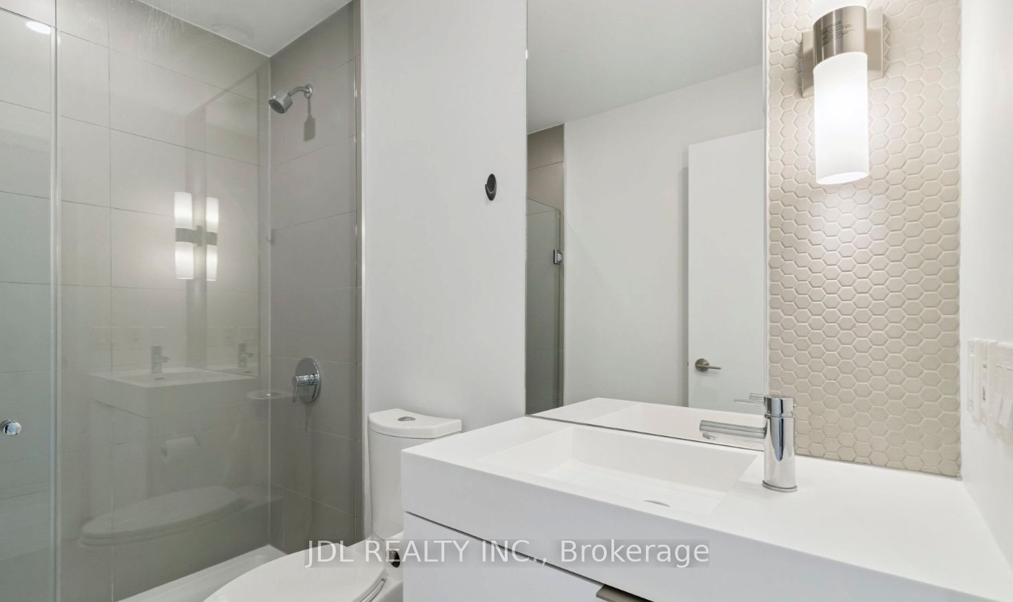 33 Helendale Avenue 2007 Property Photo 22