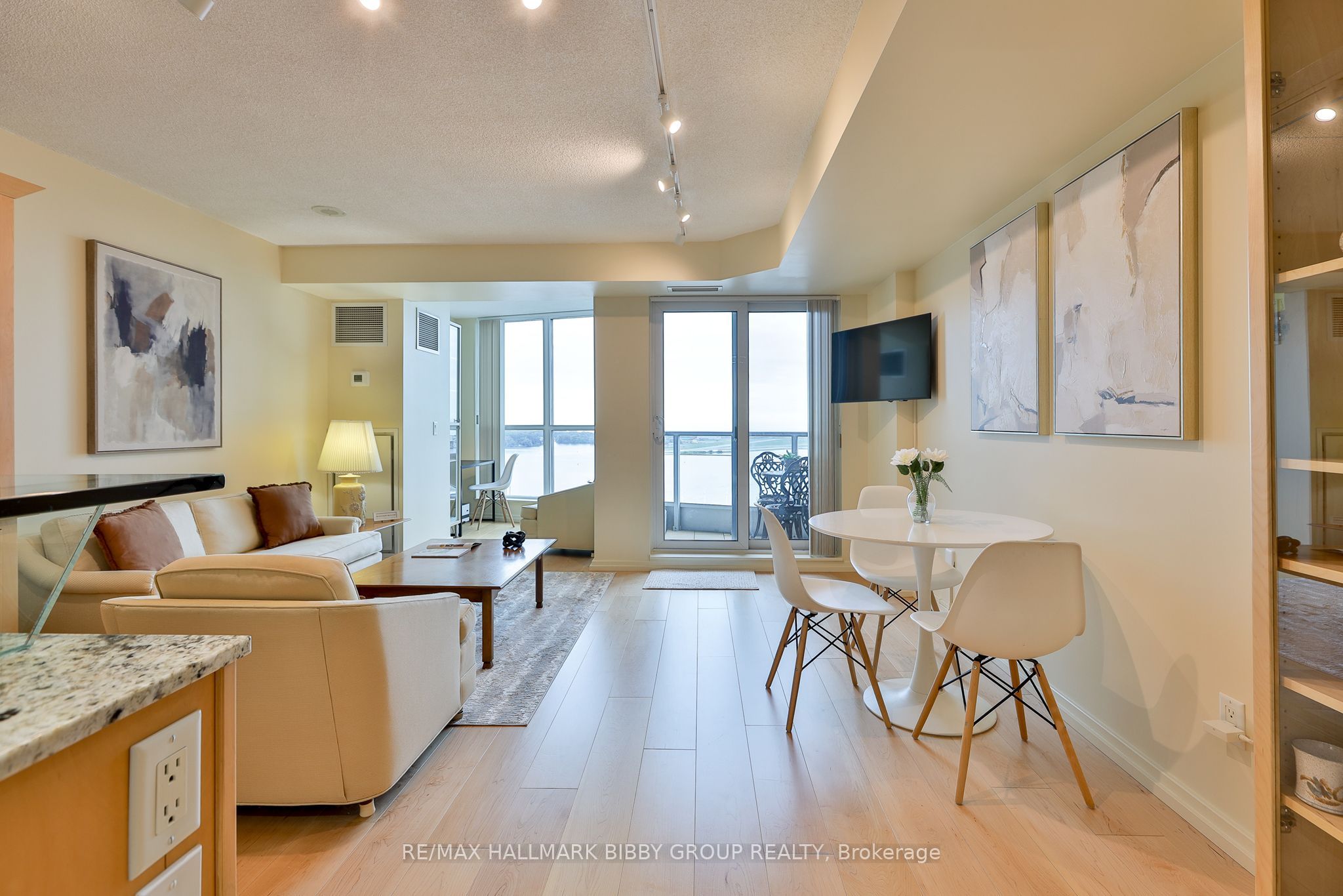 208 Queens Quay W 1911 Property Photo 2