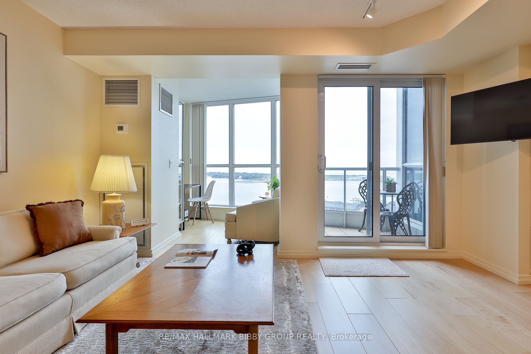 208 Queens Quay W 1911 Property Photo 3