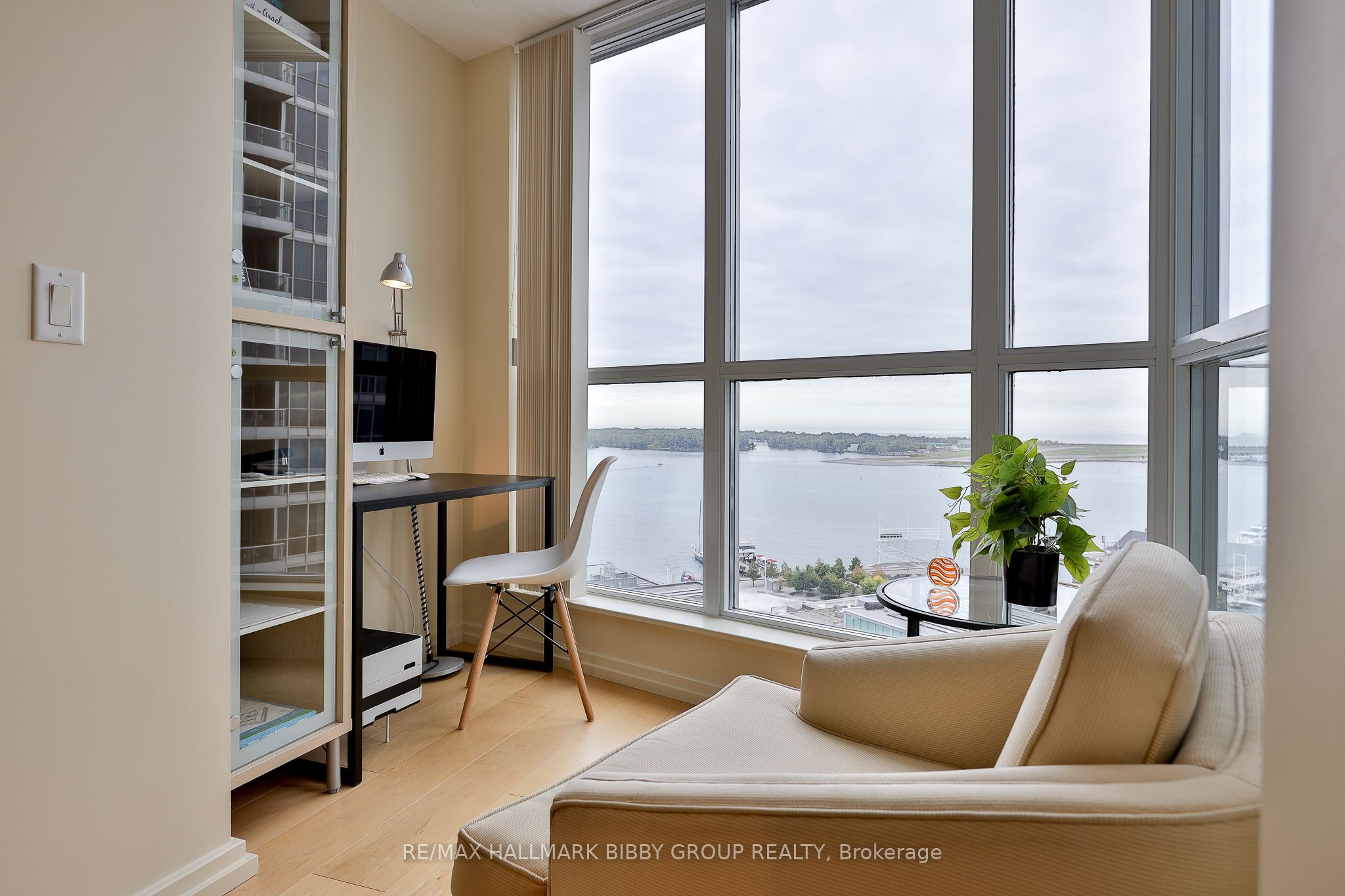208 Queens Quay W 1911 Property Photo 4