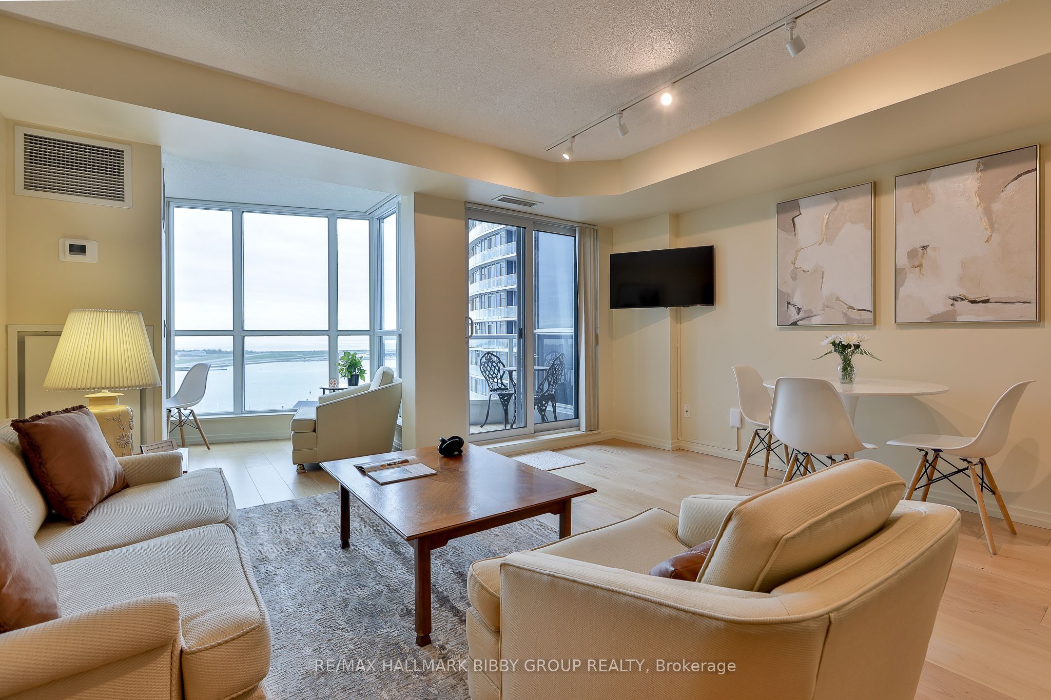 208 Queens Quay W 1911 Property Photo 8