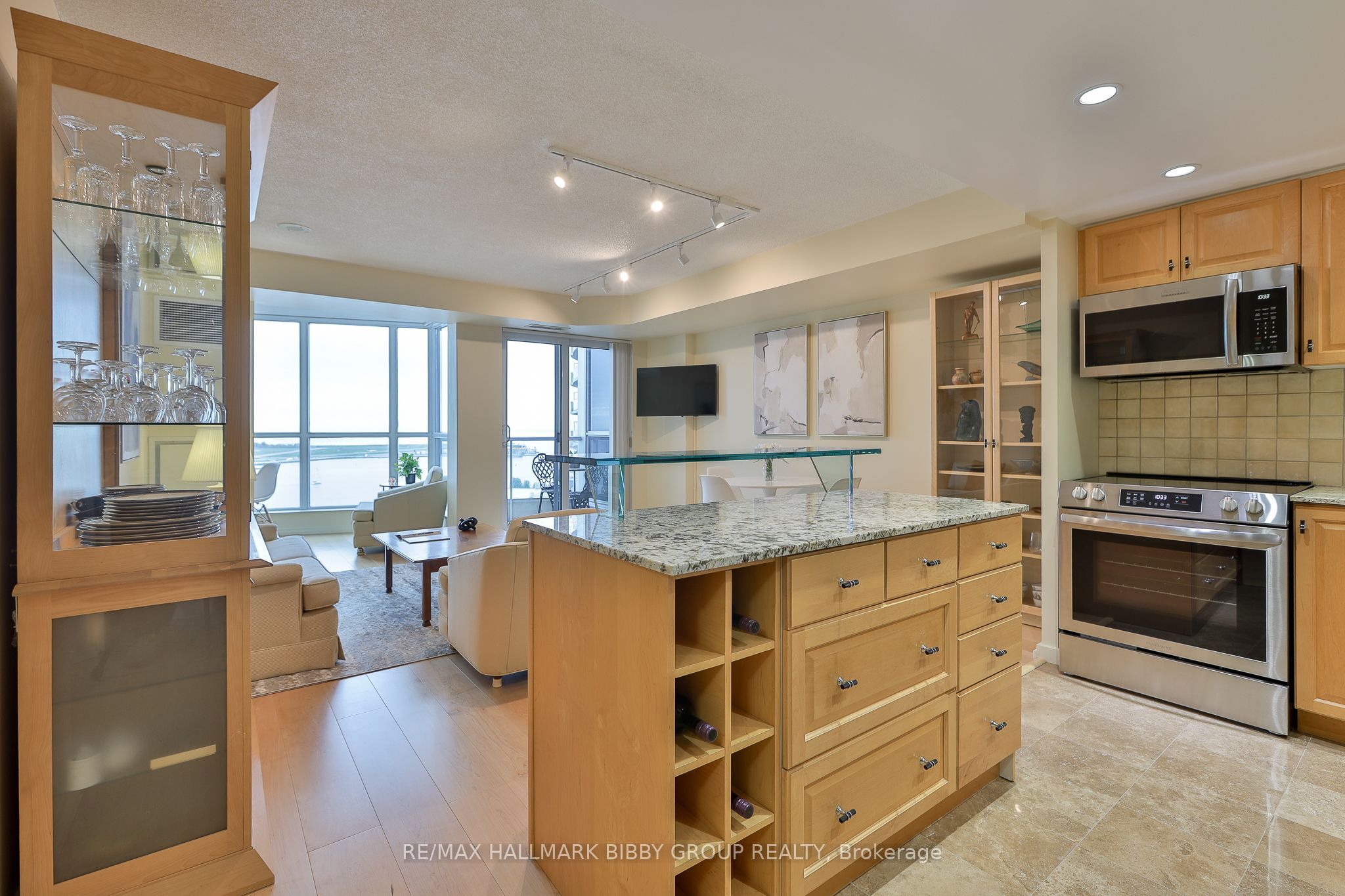 208 Queens Quay W 1911 Property Photo 10