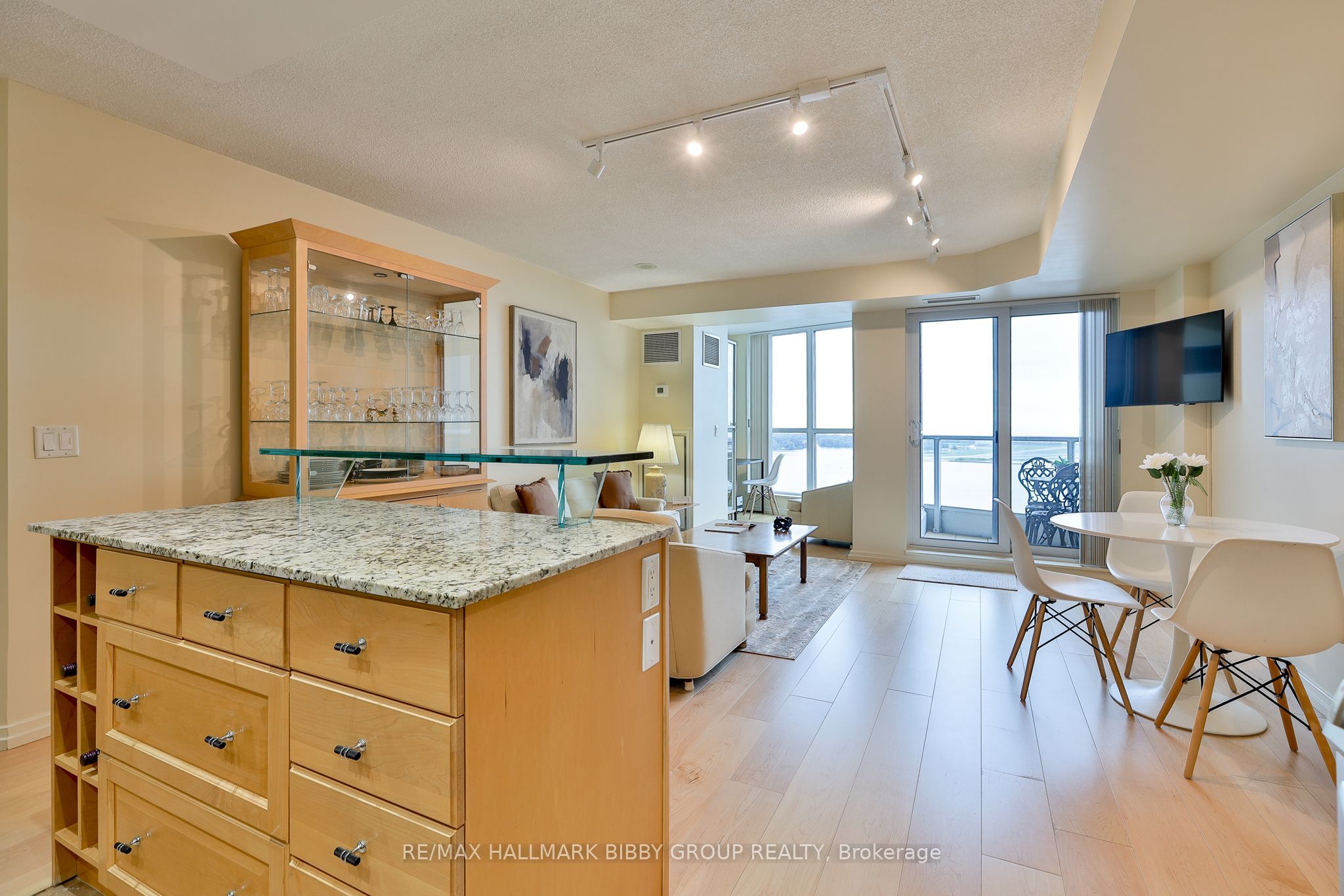 208 Queens Quay W 1911 Property Photo 11