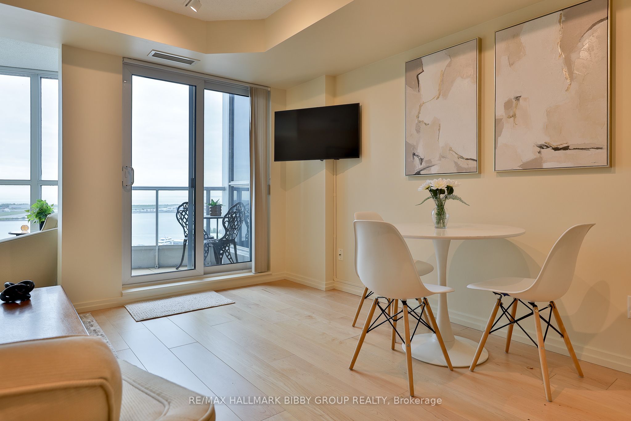 208 Queens Quay W 1911 Property Photo 13