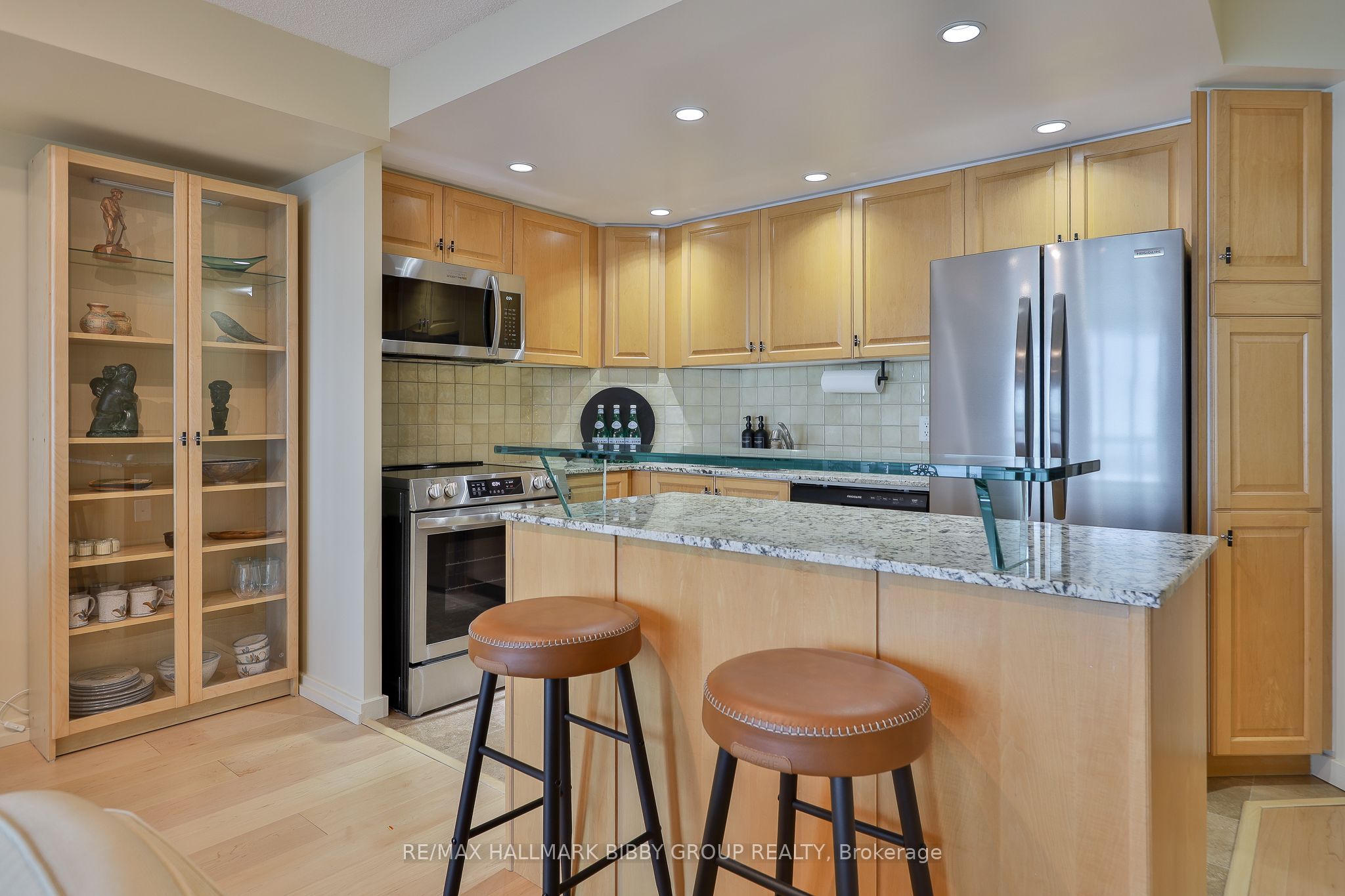 208 Queens Quay W 1911 Property Photo 16