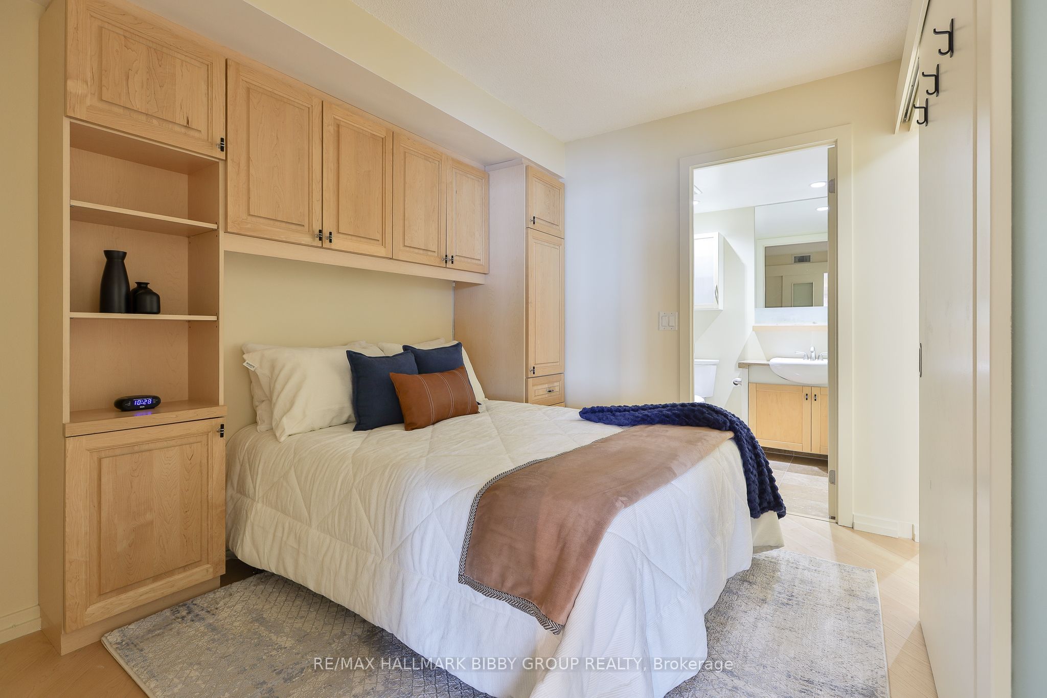 208 Queens Quay W 1911 Property Photo 21