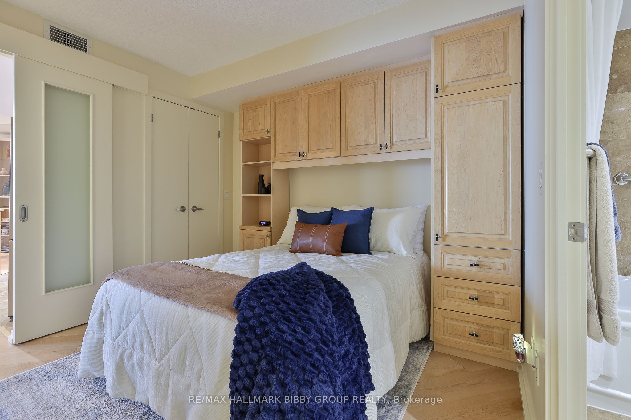 208 Queens Quay W 1911 Property Photo 22