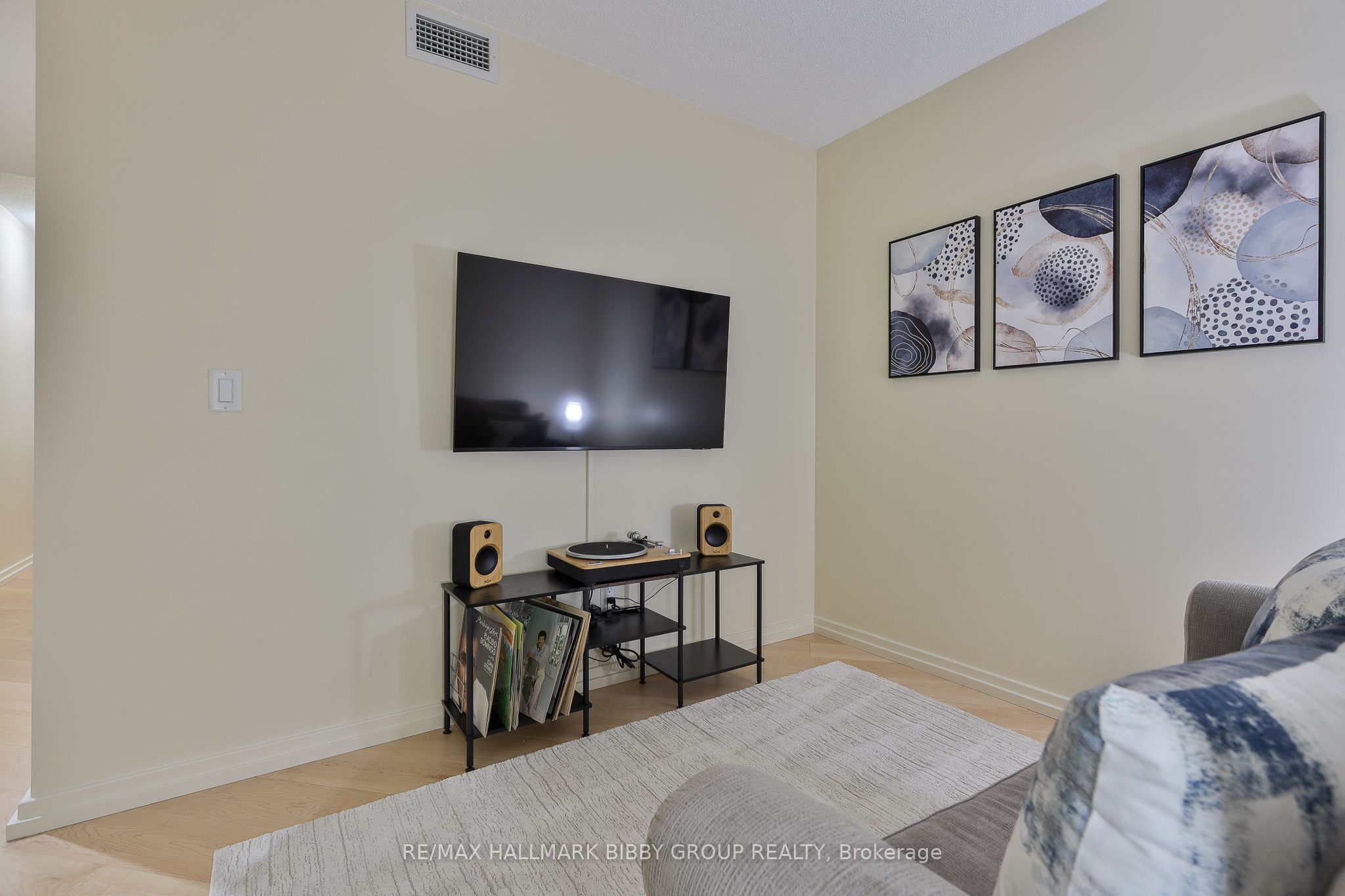 208 Queens Quay W 1911 Property Photo 25