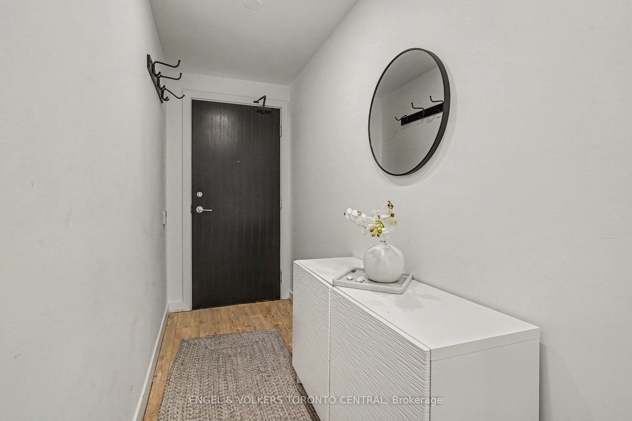 33 Charles Street E 1503 Property Photo 2