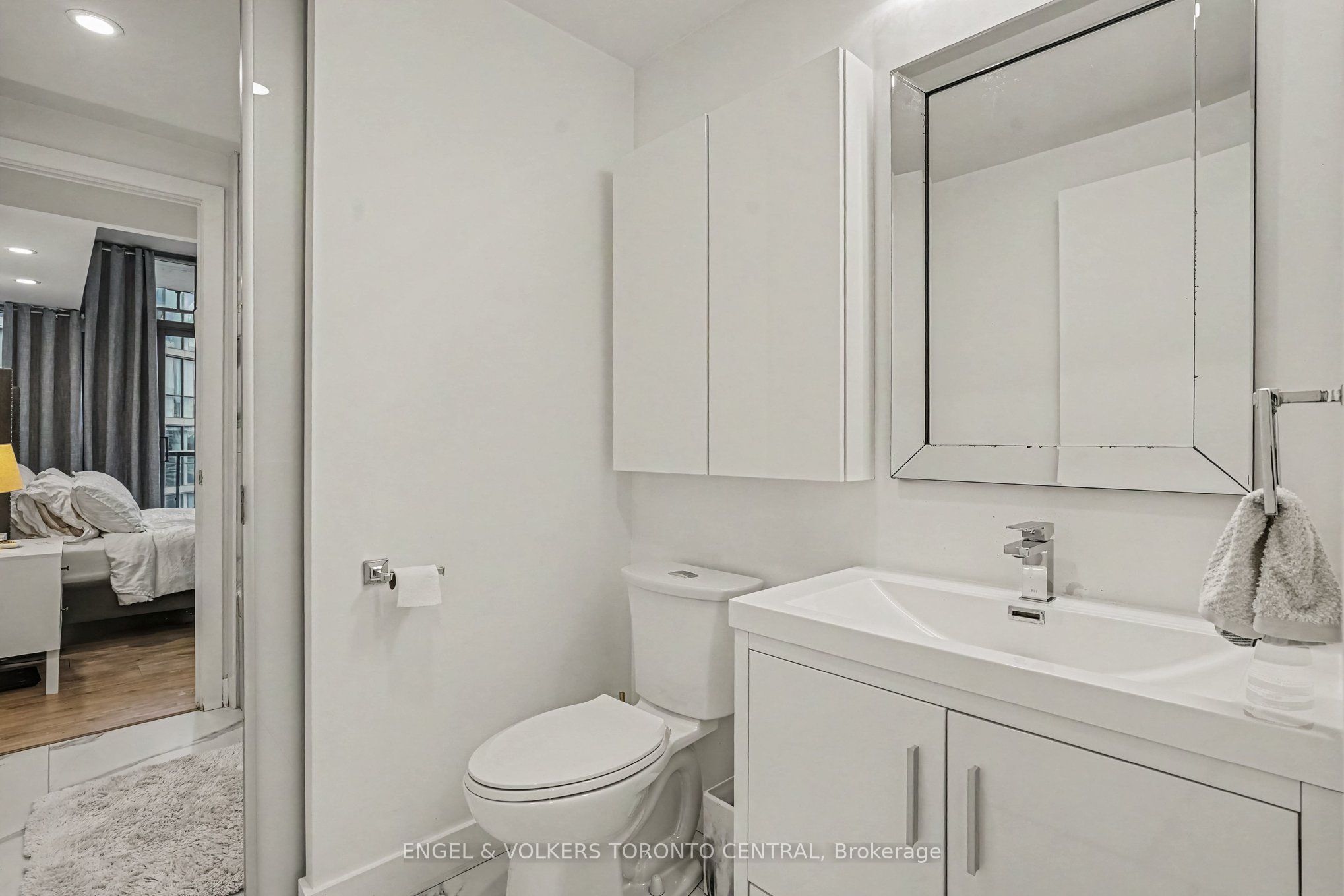 33 Charles Street E 1503 Property Photo 11