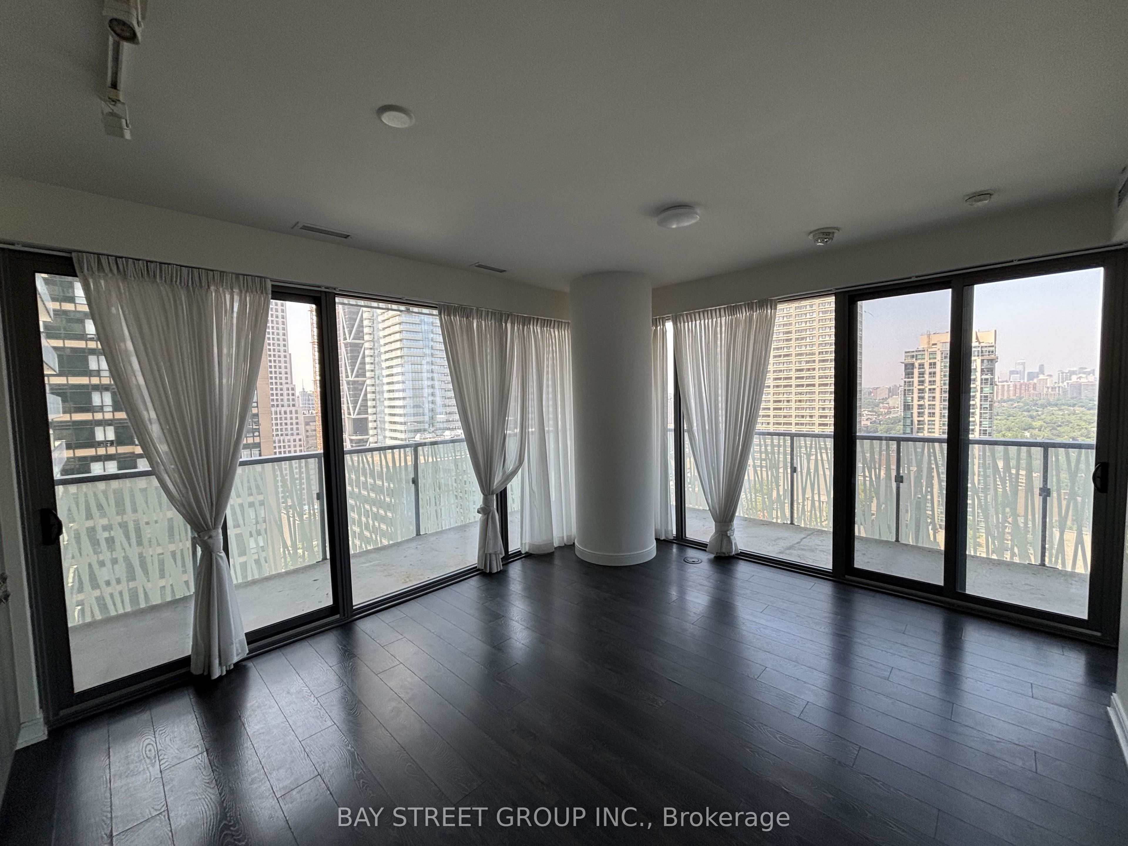 50 Charles Street E 2710 Property Photo 2
