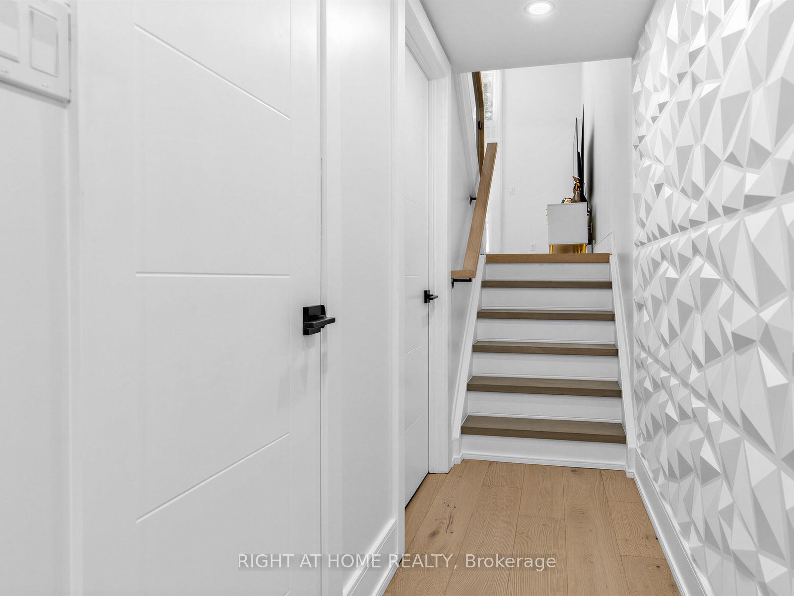 100 Jenny Wren Way Property Photo 3