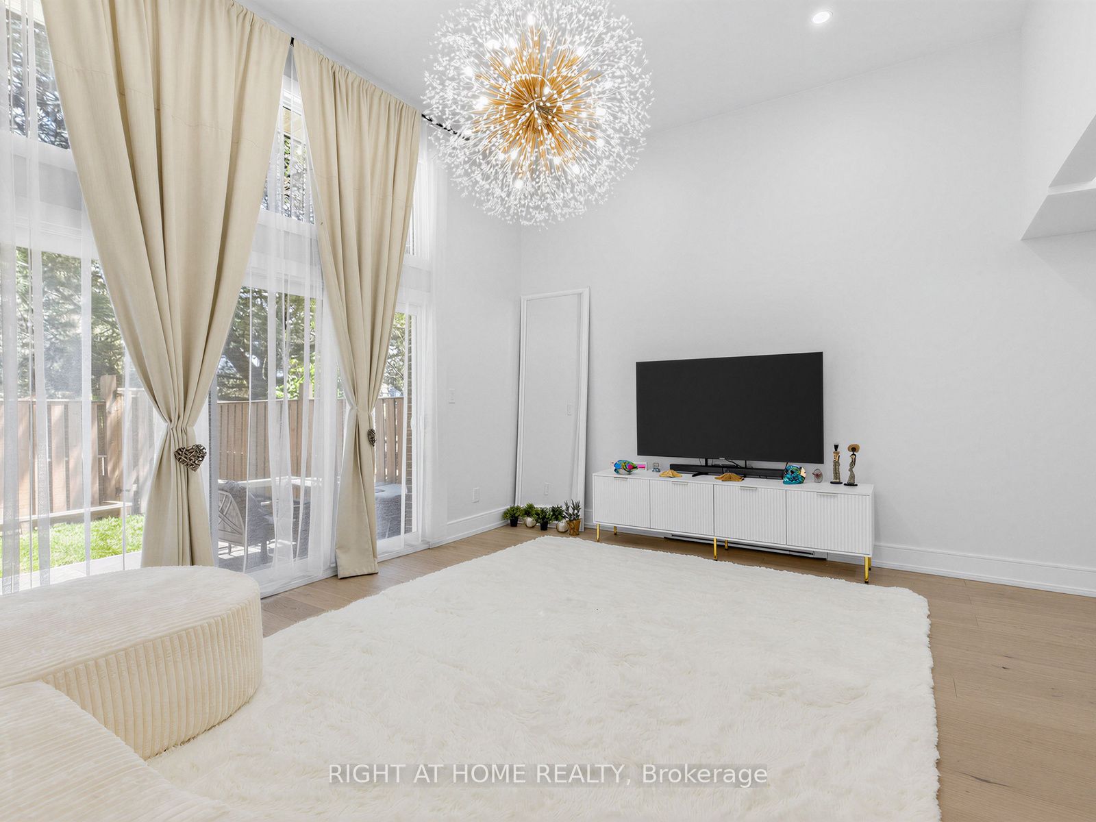 100 Jenny Wren Way Property Photo 5