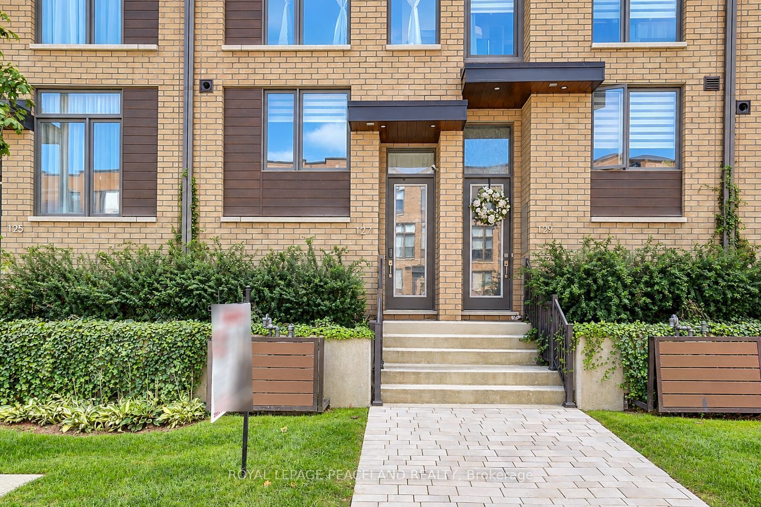 127 Green Gardens Boulevard Property Photo 1