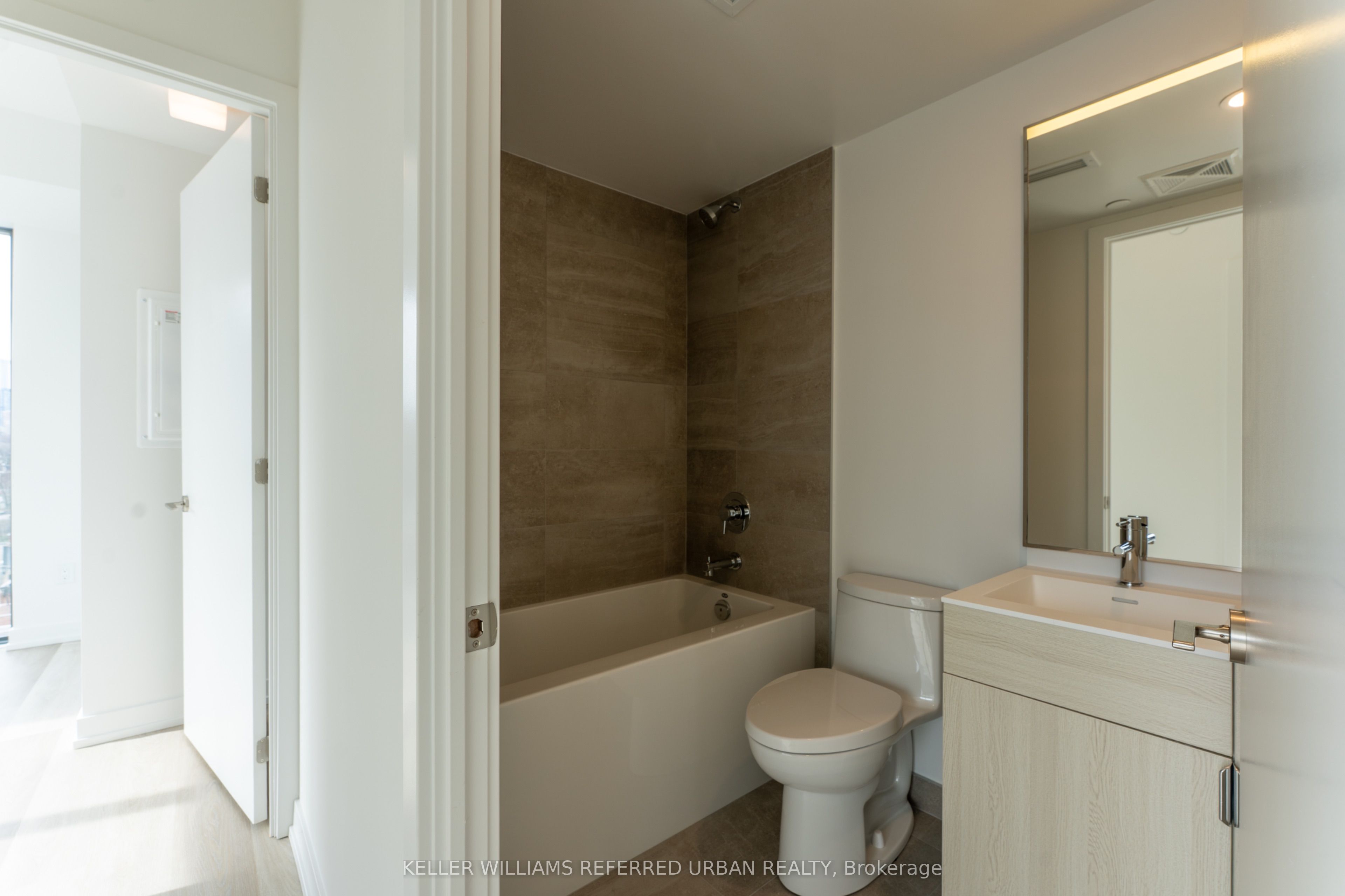 28 Eastern Avenue 822 Property Photo 14