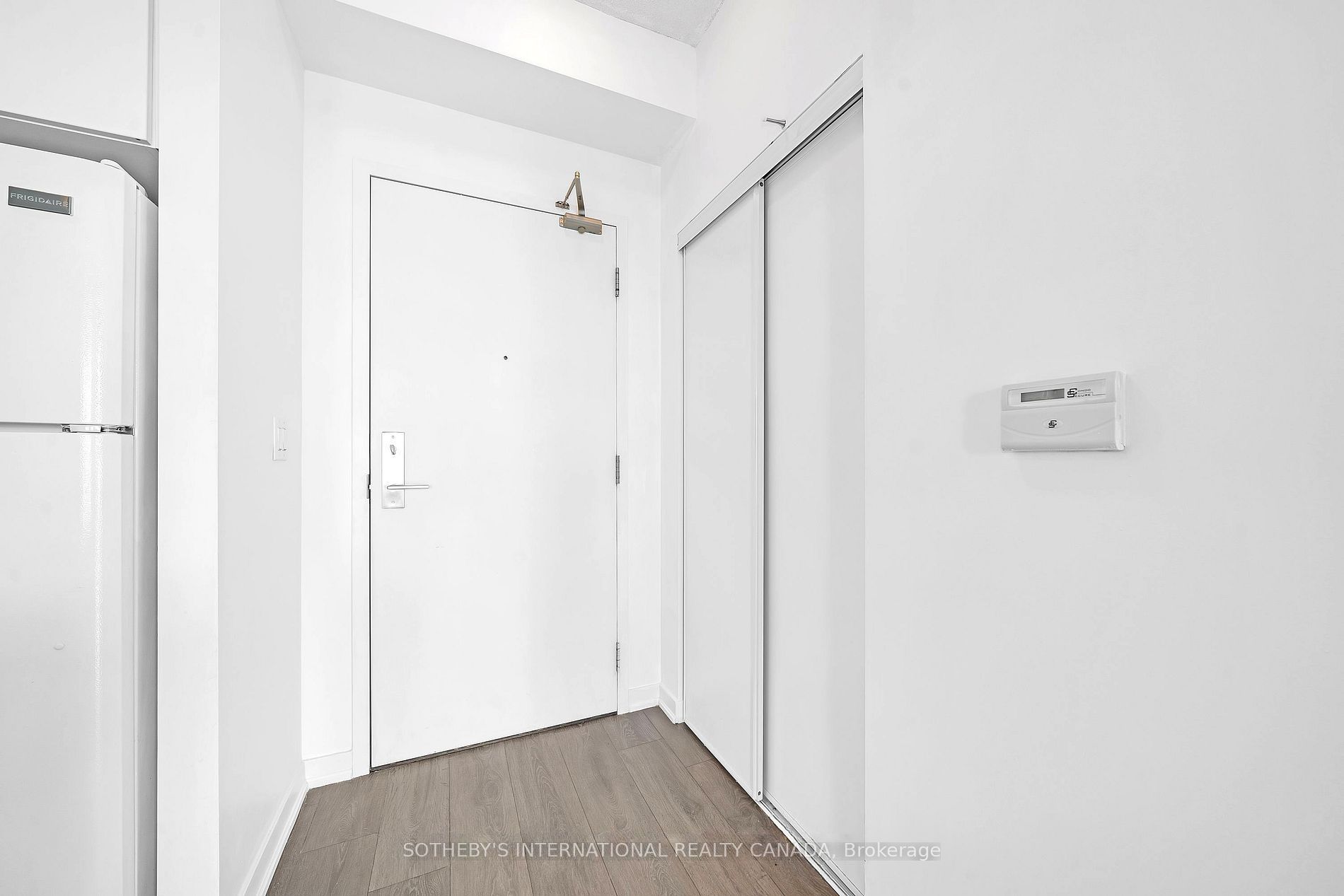 150 East Liberty Street 1616 Property Photo 3