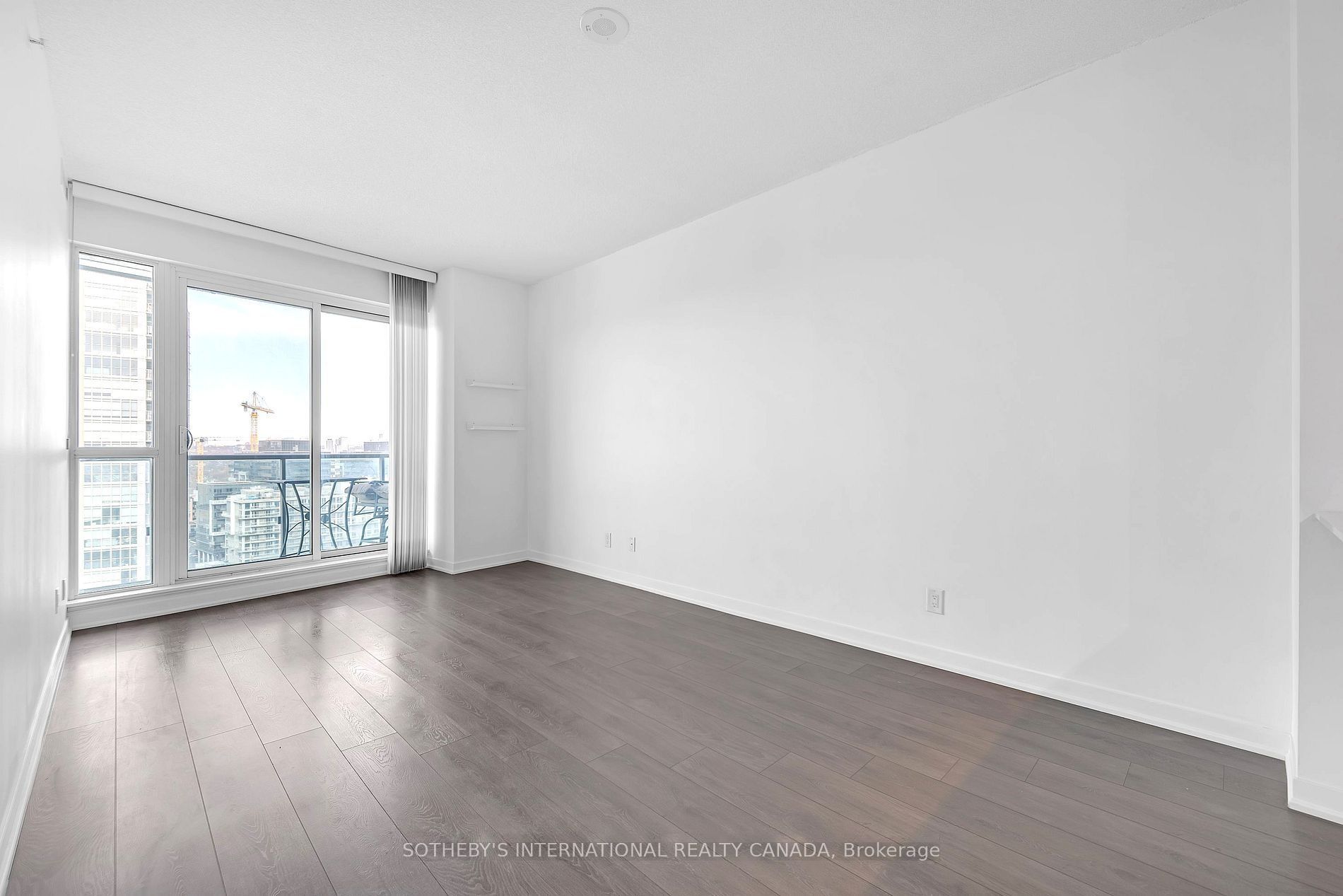 150 East Liberty Street 1616 Property Photo 7