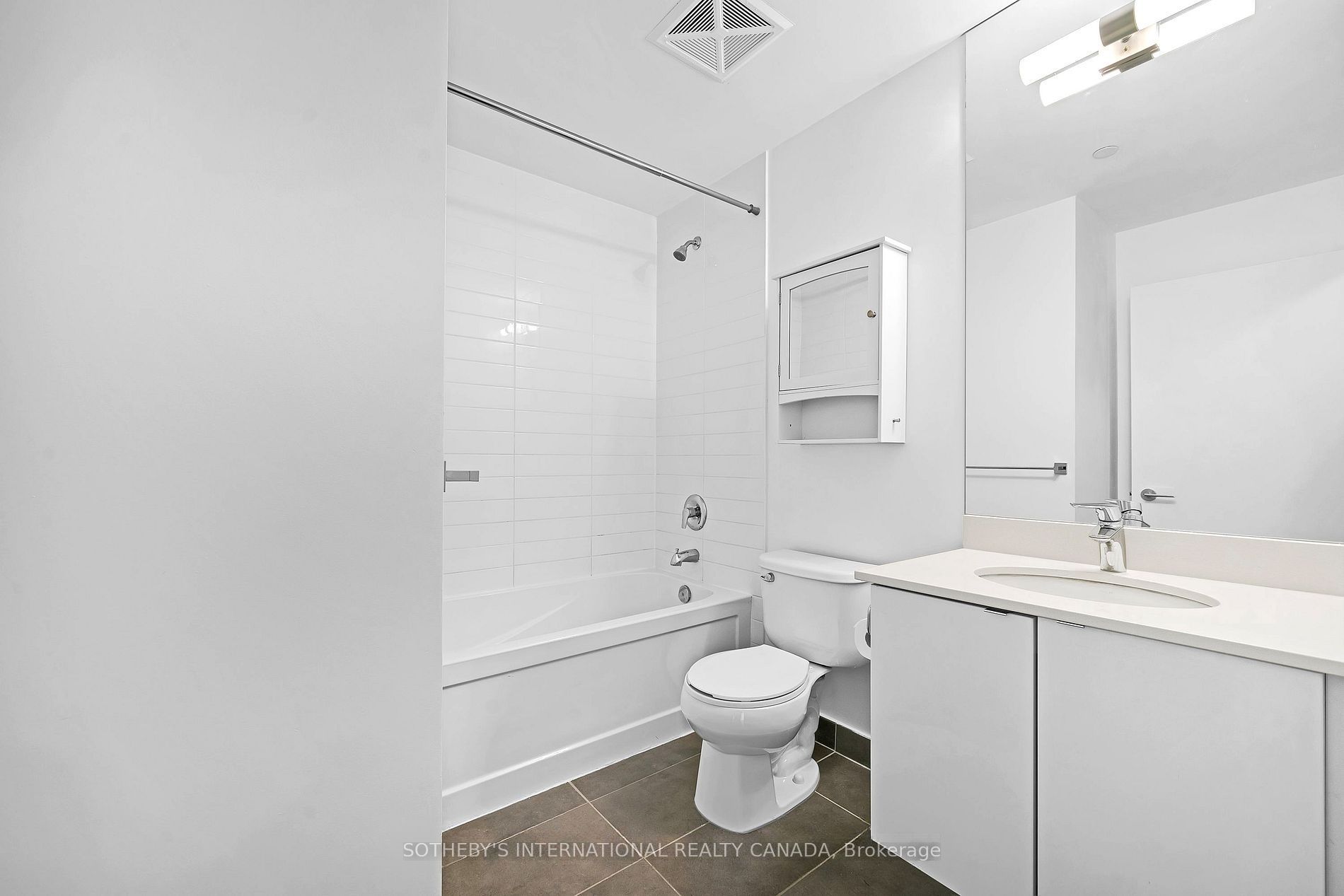 150 East Liberty Street 1616 Property Photo 13