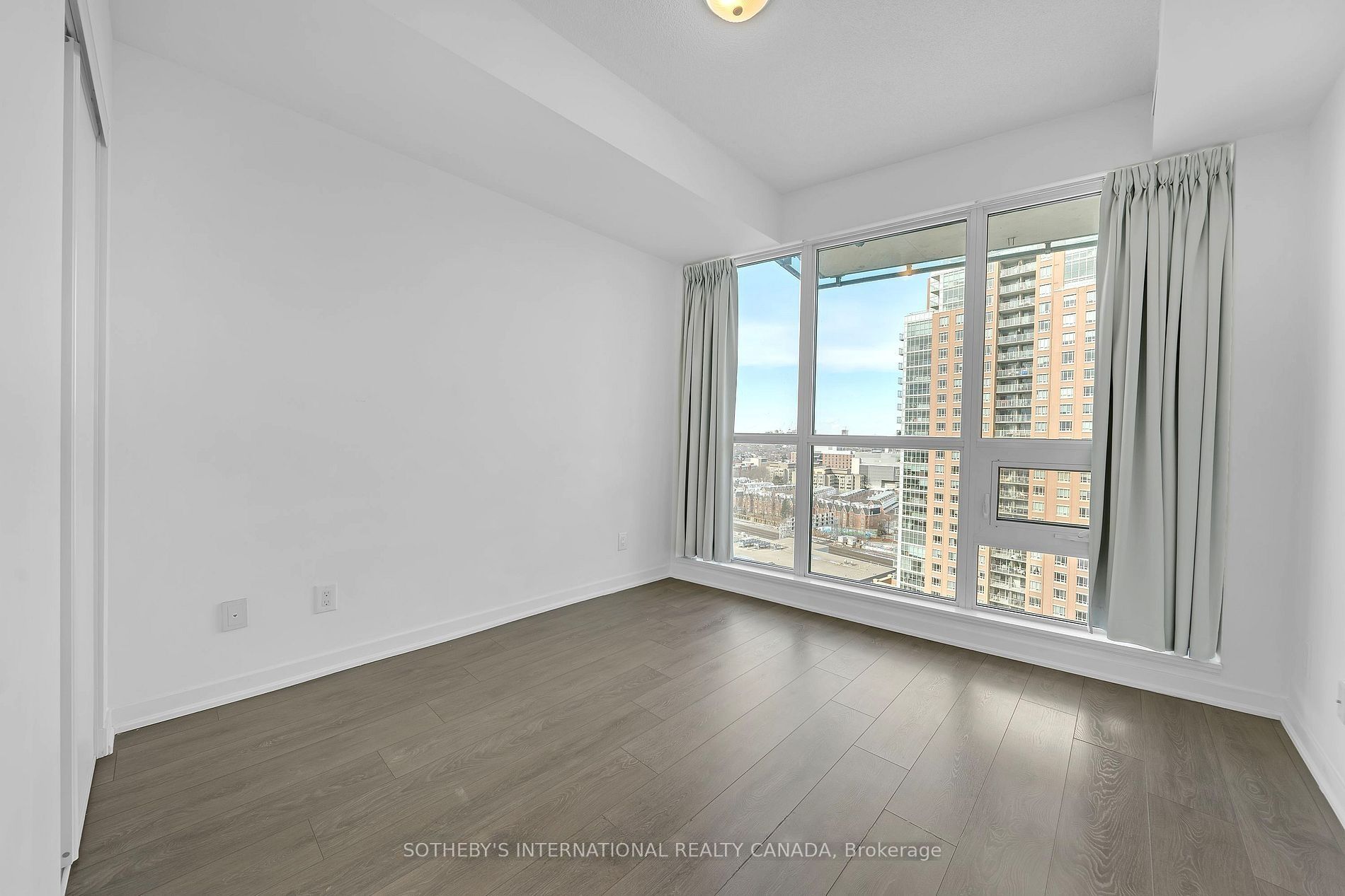 150 East Liberty Street 1616 Property Photo 15