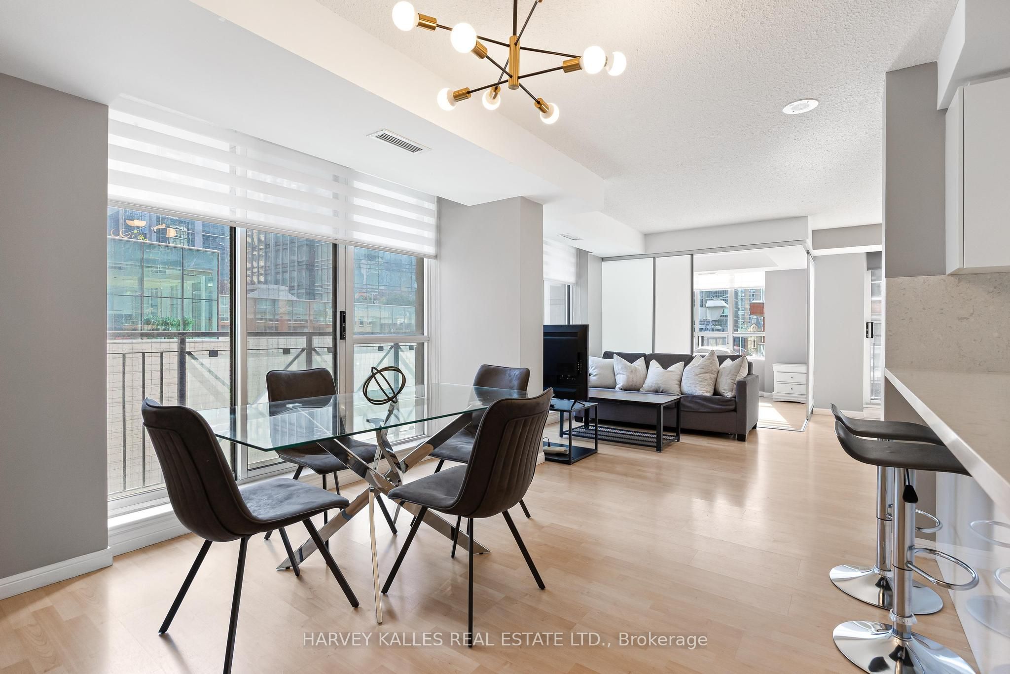 140 Simcoe Street 515 Property Photo 1