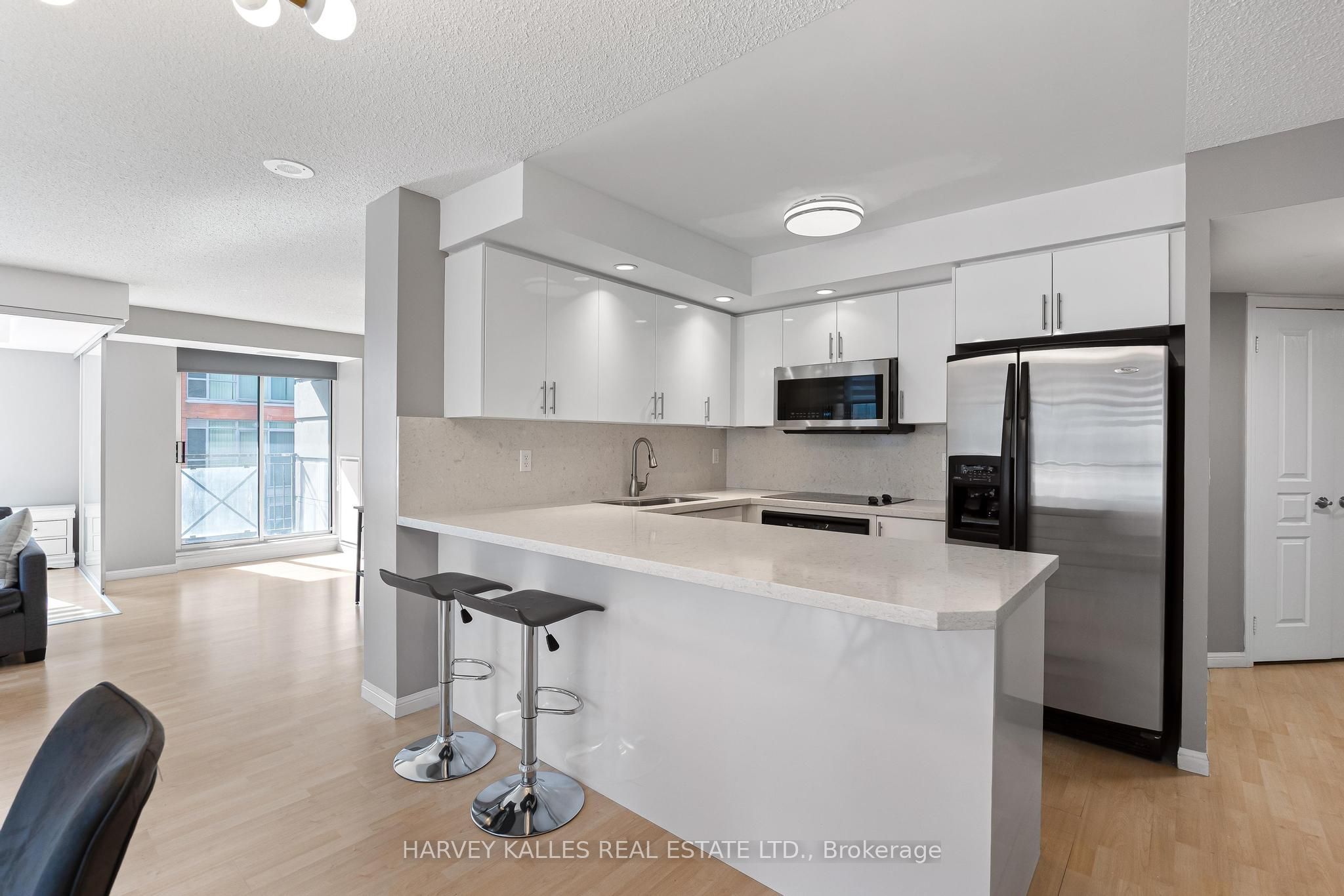 140 Simcoe Street 515 Property Photo 13