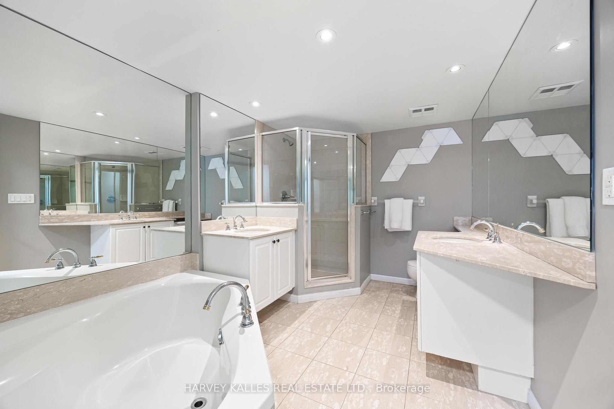 140 Simcoe Street 515 Property Photo 31