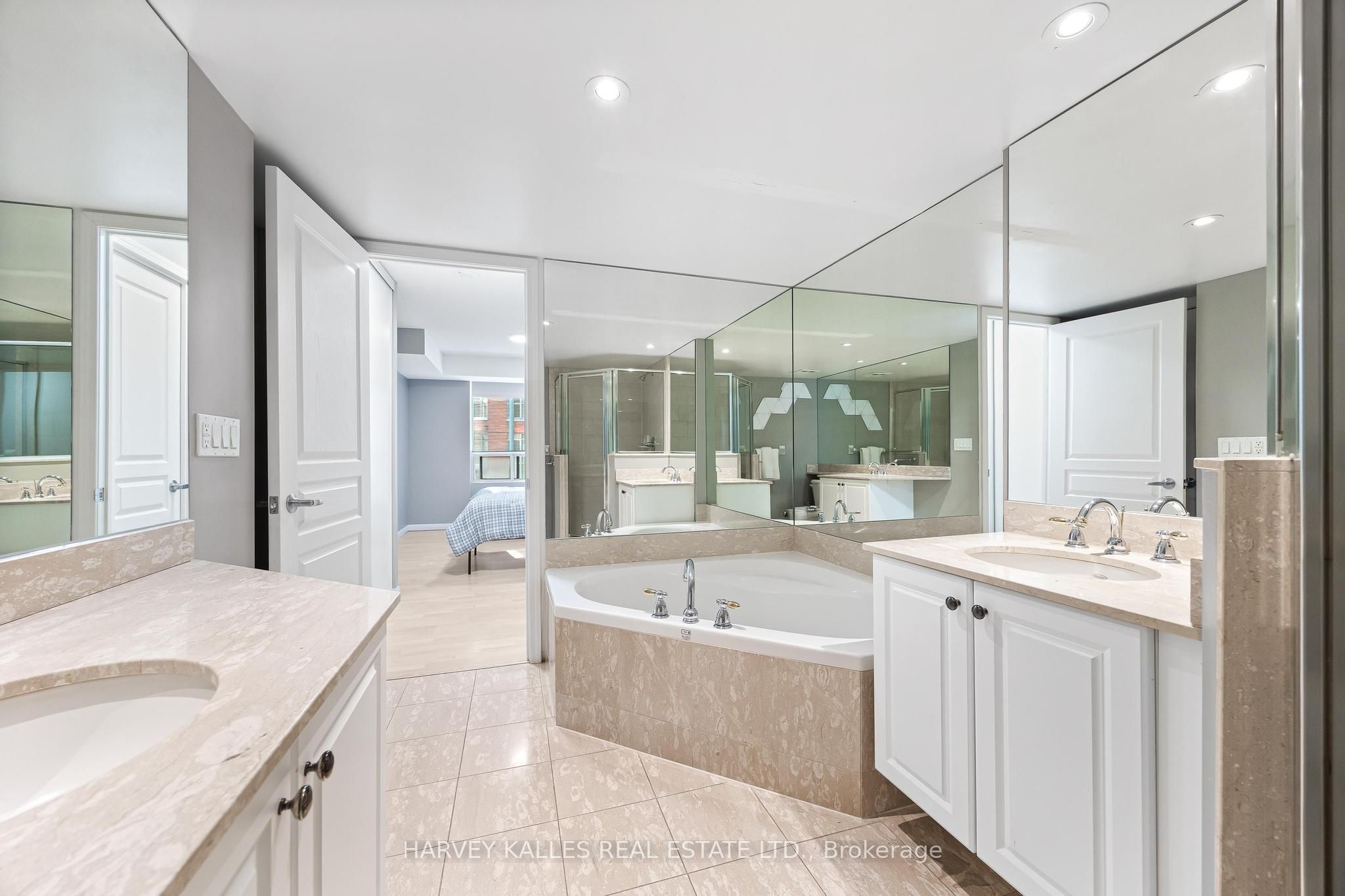 140 Simcoe Street 515 Property Photo 32